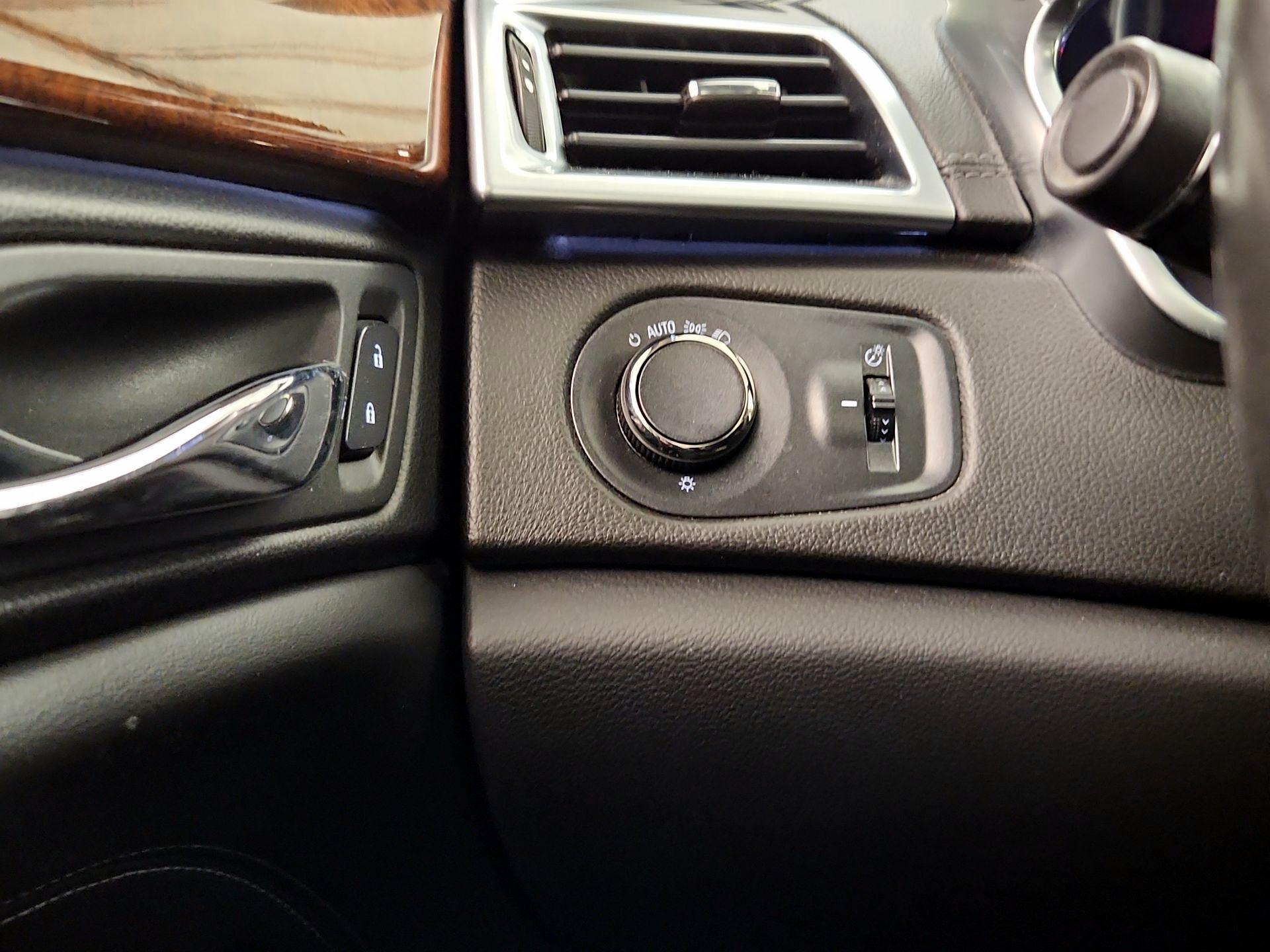 Thumbnail: 2016 Cadillac SRX - 13