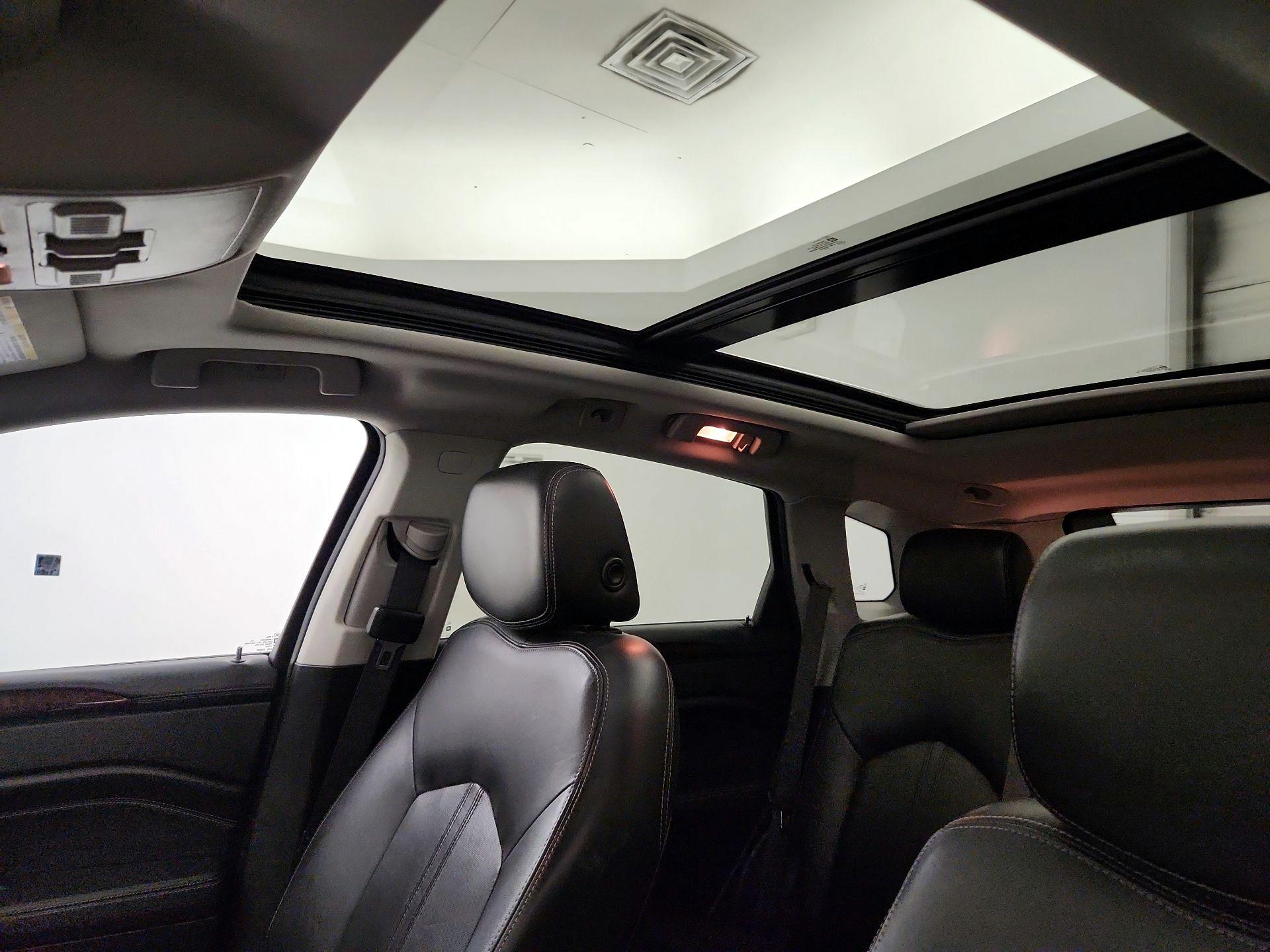 Thumbnail: 2016 Cadillac SRX - 18