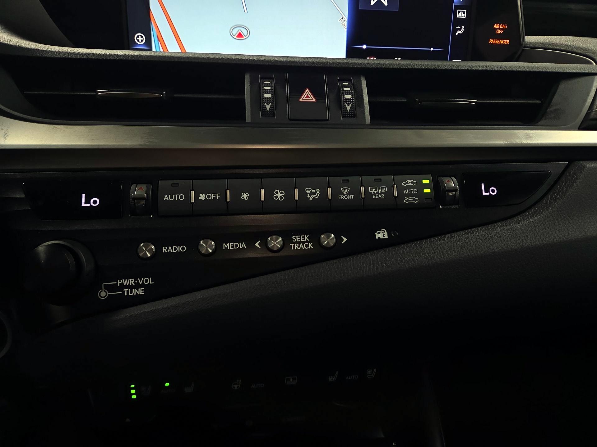 Thumbnail: 2019 Lexus ES - 14