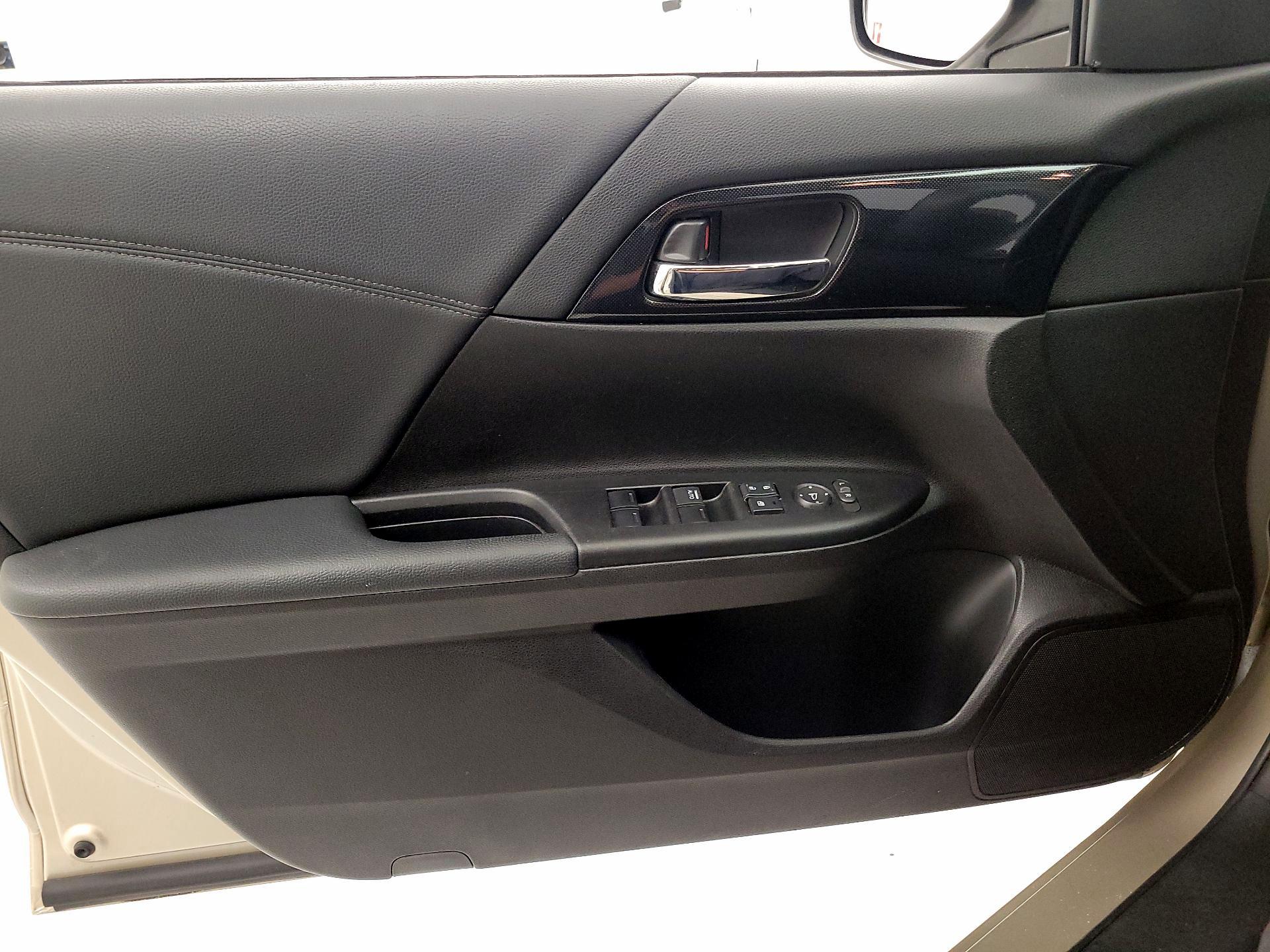 Thumbnail: 2015 Honda Accord - 12