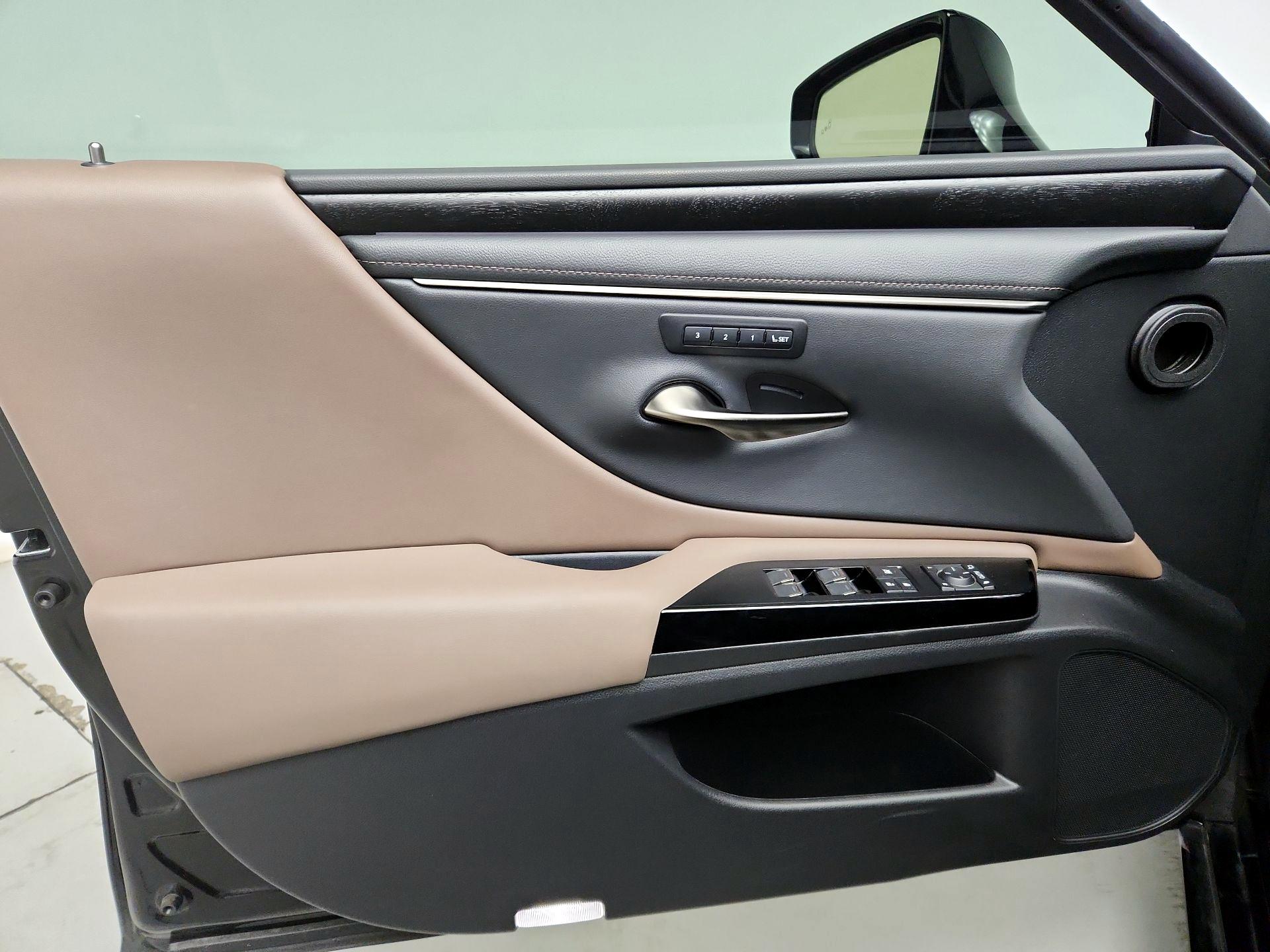 Thumbnail: 2023 Lexus ES - 12