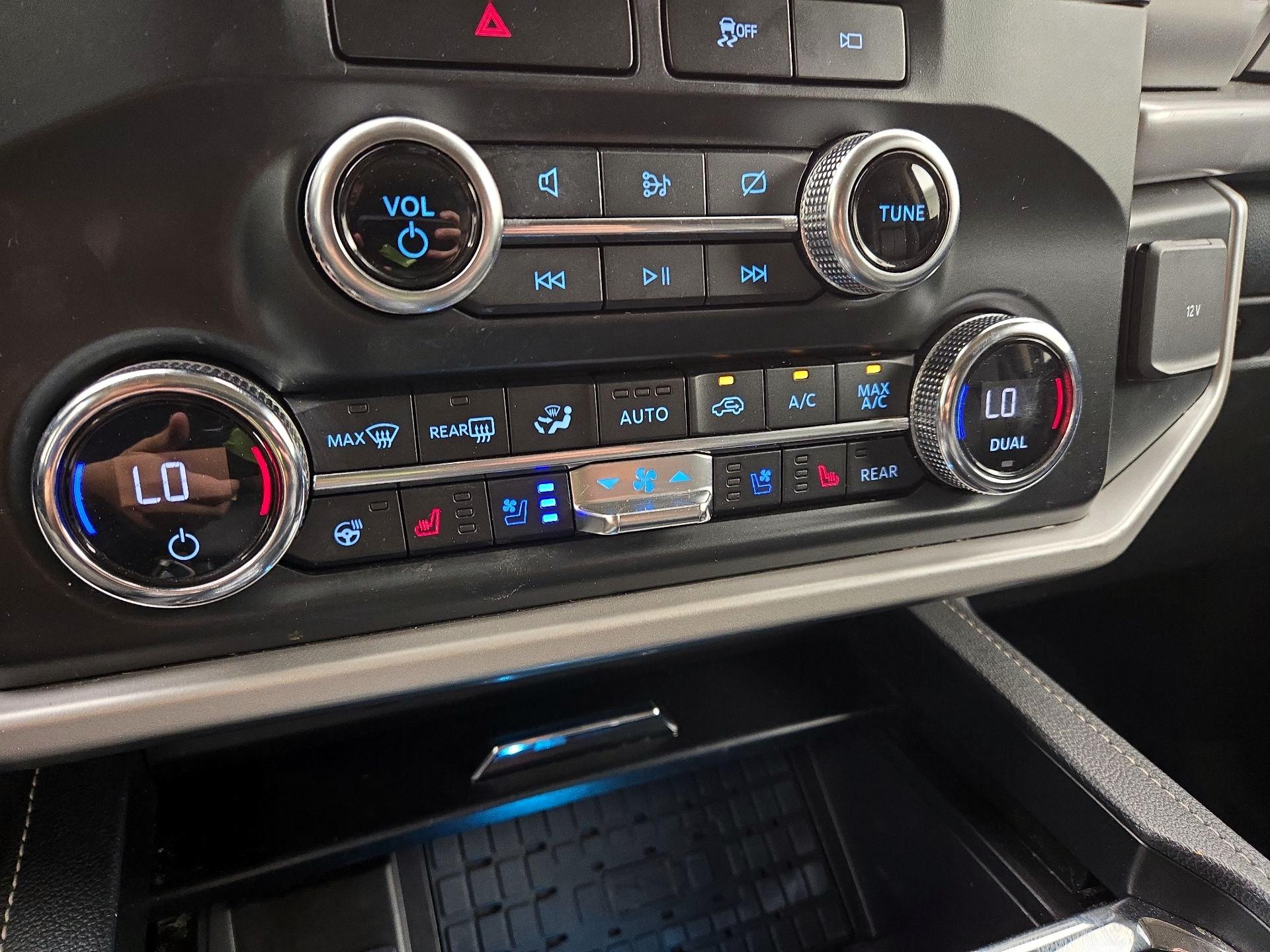 Thumbnail: 2022 Ford Expedition MAX - 17