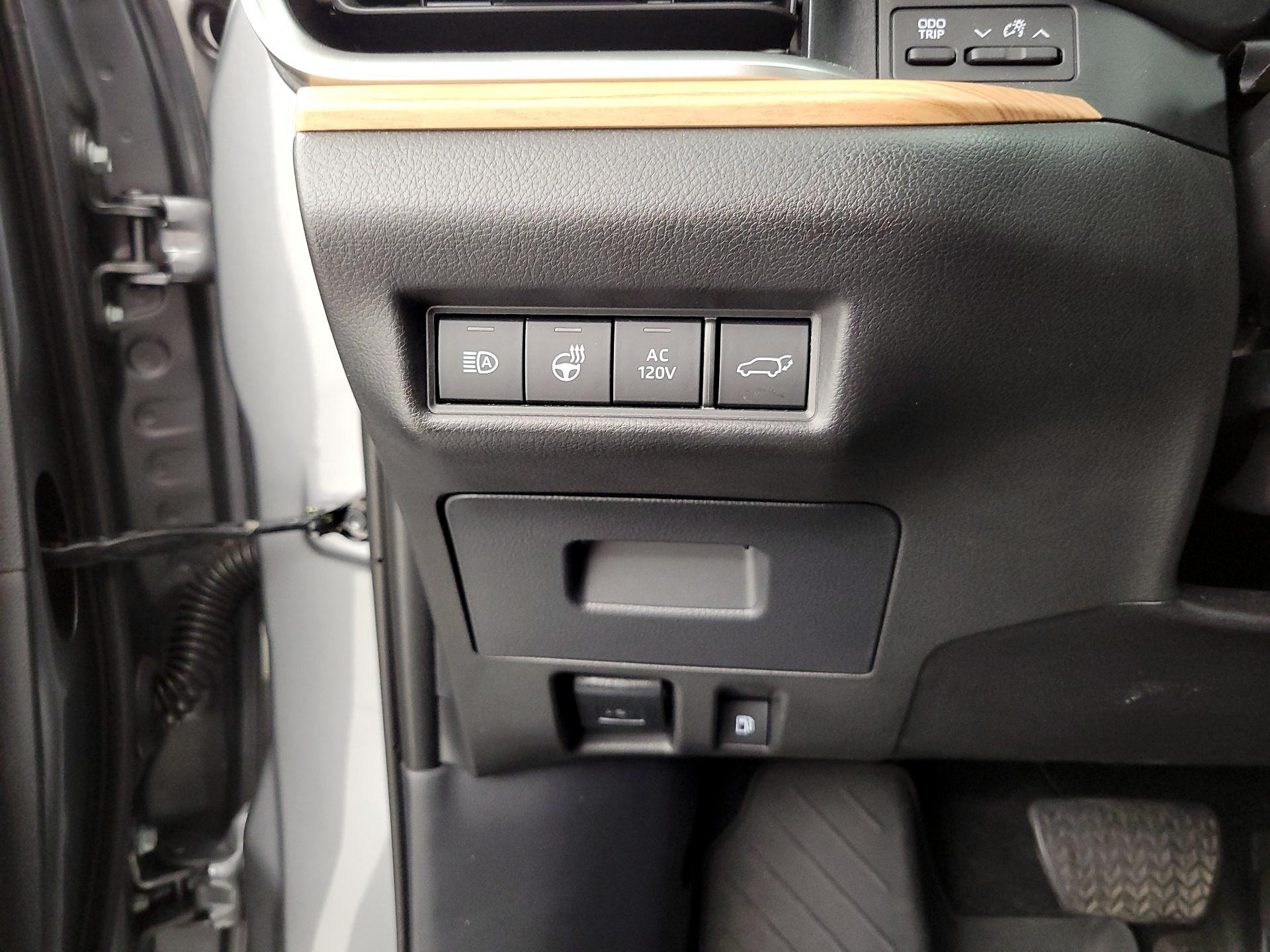 Thumbnail: 2025 Toyota Highlander - 13