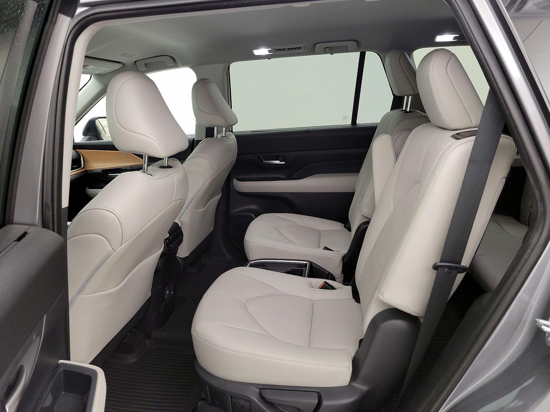 Thumbnail: 2025 Toyota Highlander - 18