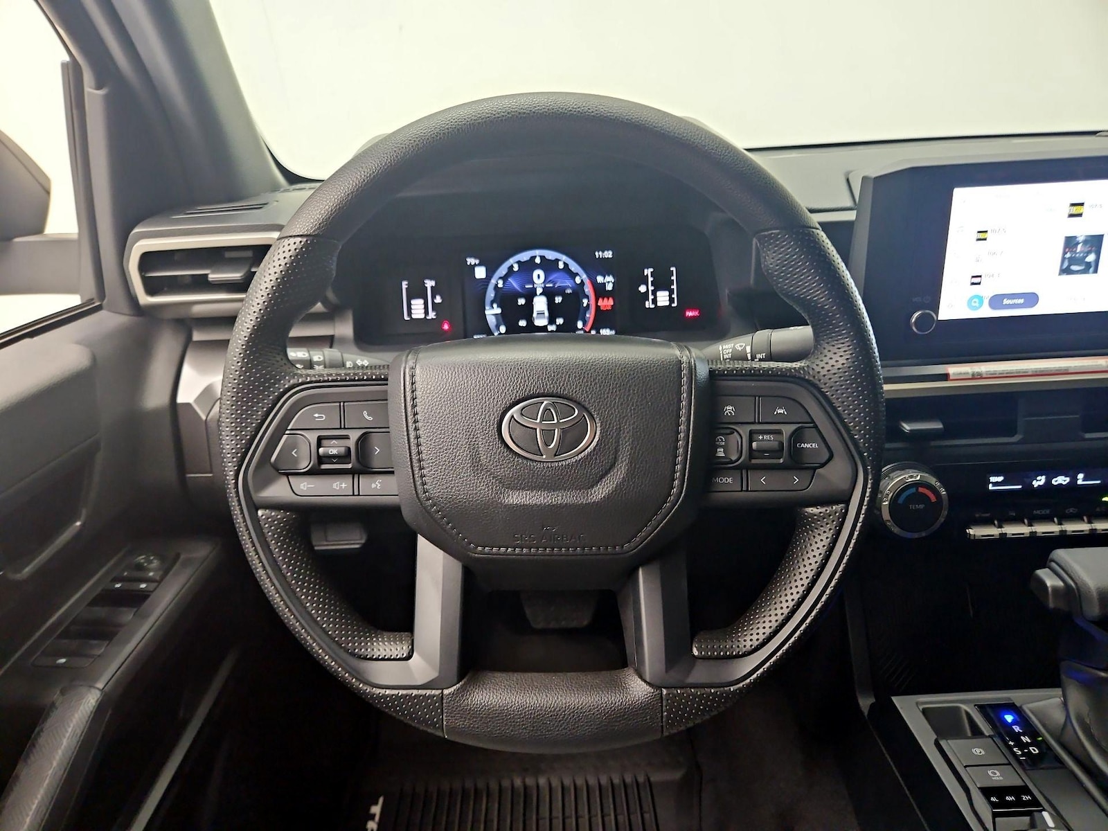 2026 Toyota Tacoma SR5 - Photo 11