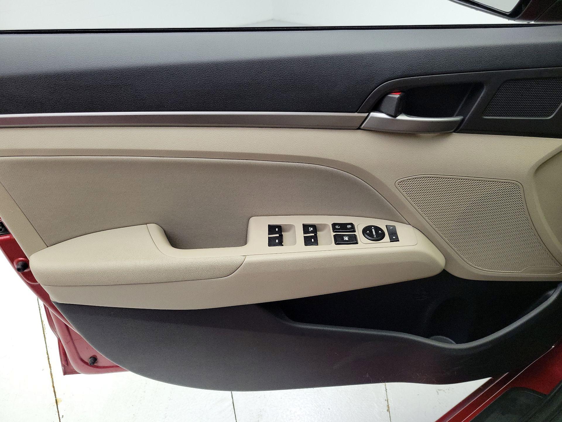 Thumbnail: 2017 Hyundai Elantra - 12