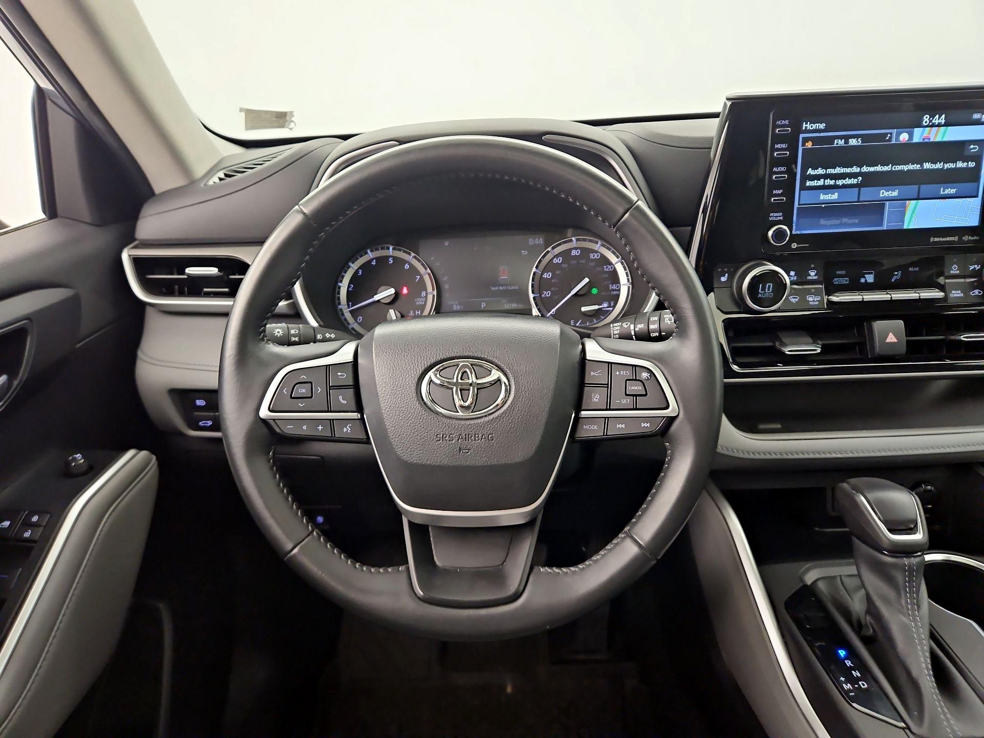 Thumbnail: 2022 Toyota Highlander - 10