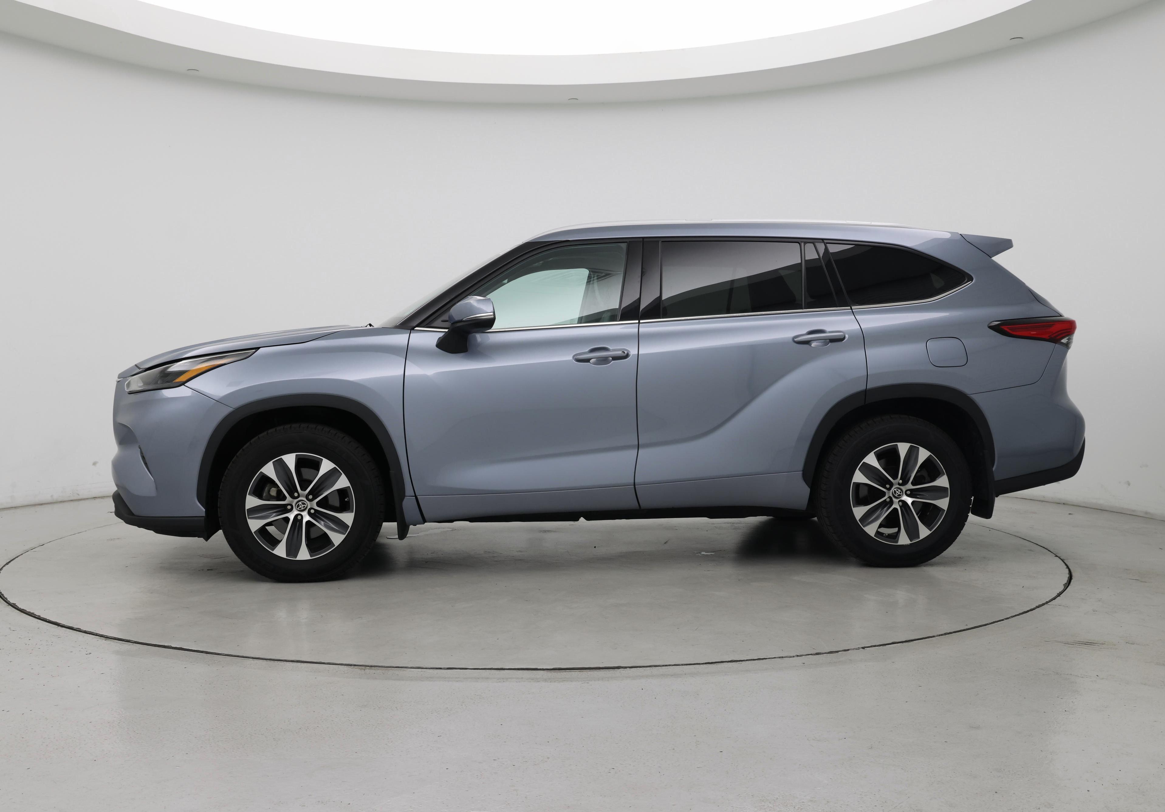 Thumbnail: 2022 Toyota Highlander - 3