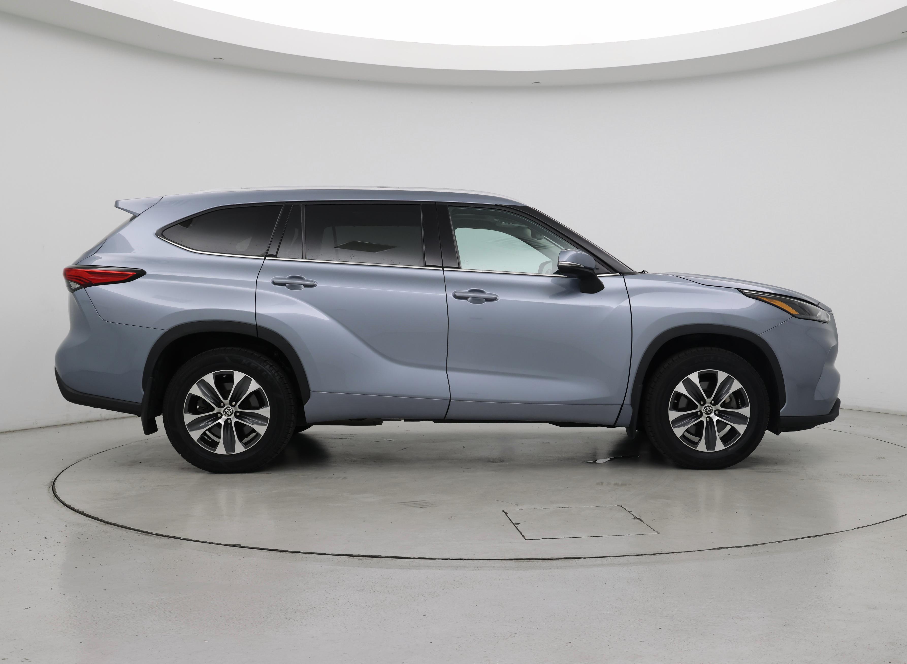 Thumbnail: 2022 Toyota Highlander - 7
