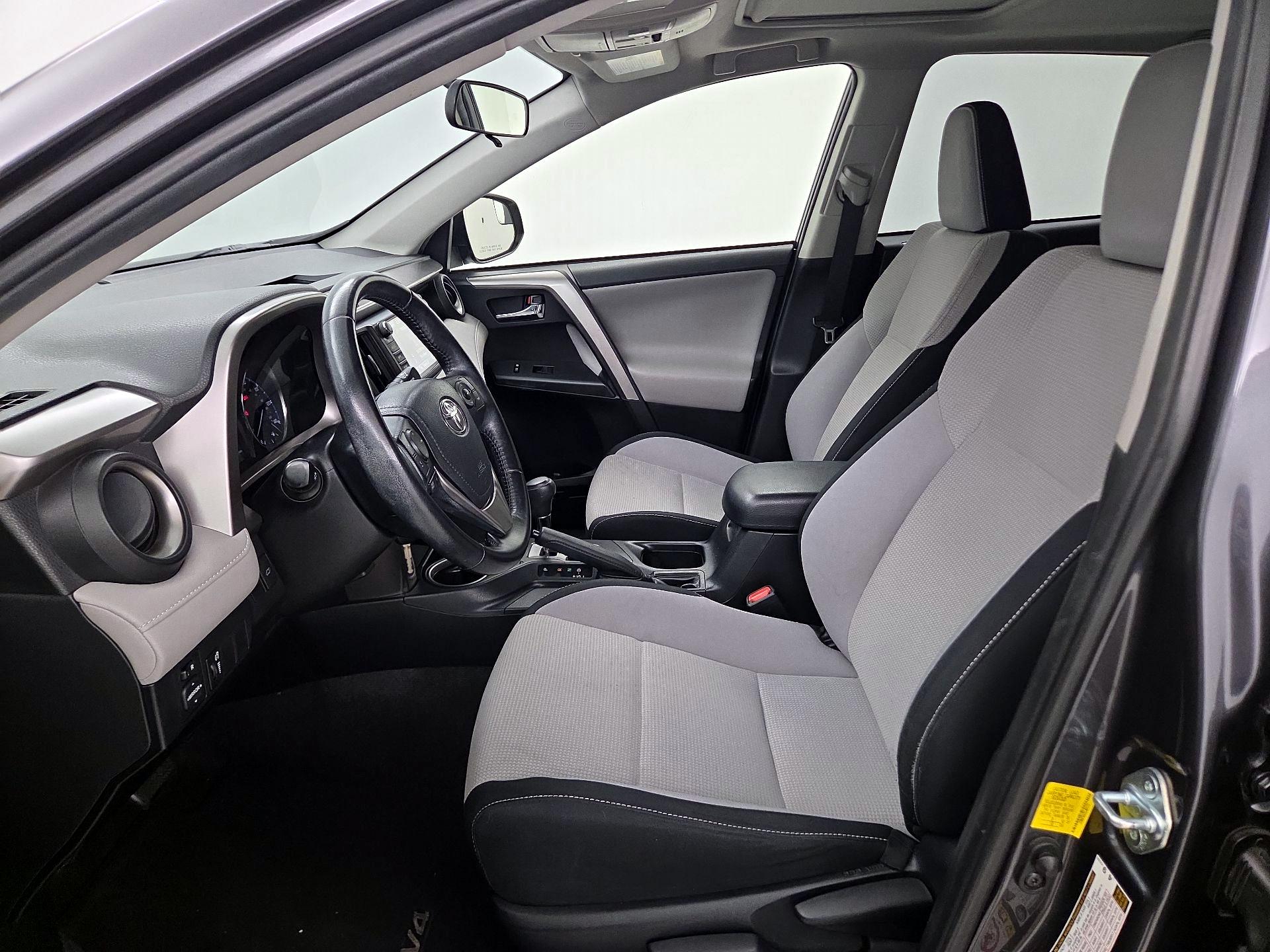 Thumbnail: 2016 Toyota RAV4 - 11