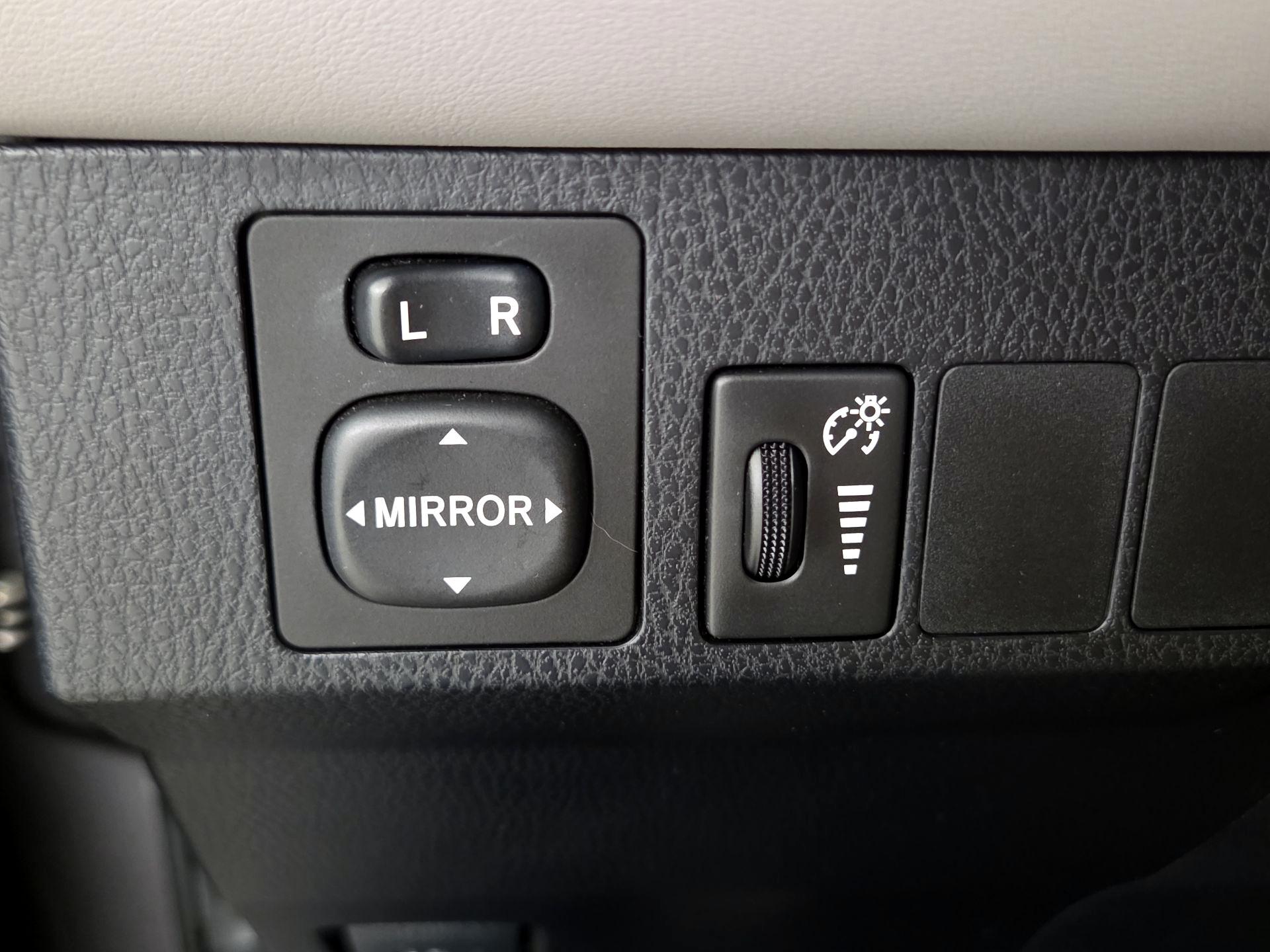 Thumbnail: 2016 Toyota RAV4 - 13