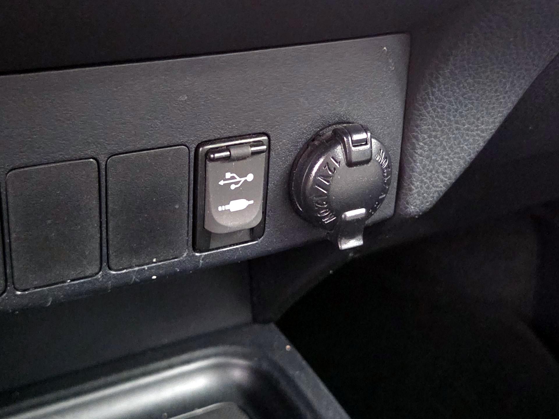 Thumbnail: 2016 Toyota RAV4 - 19