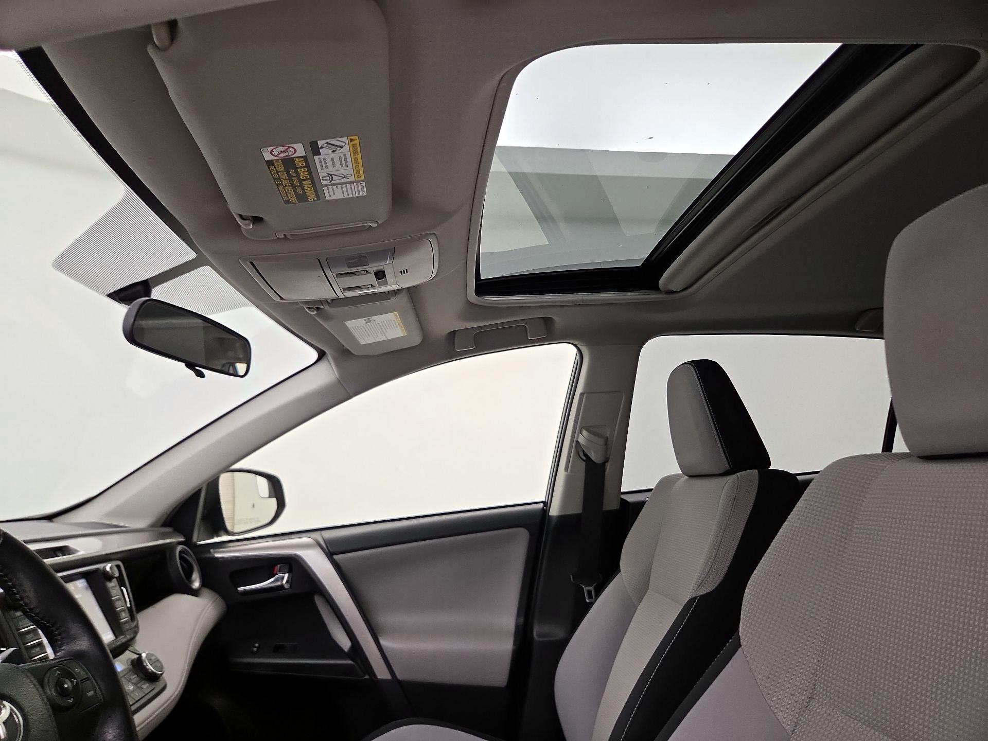 Thumbnail: 2016 Toyota RAV4 - 20