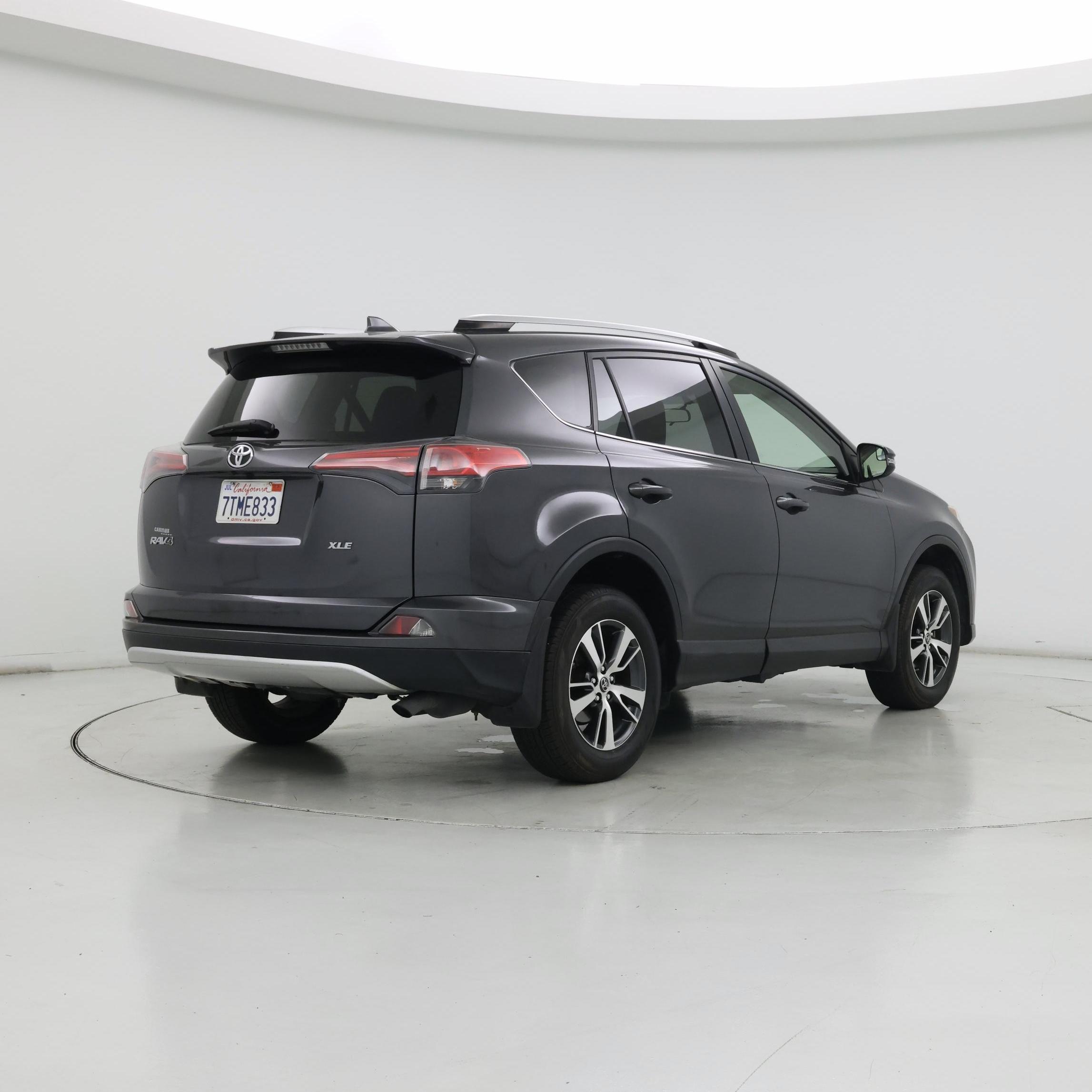Thumbnail: 2016 Toyota RAV4 - 8