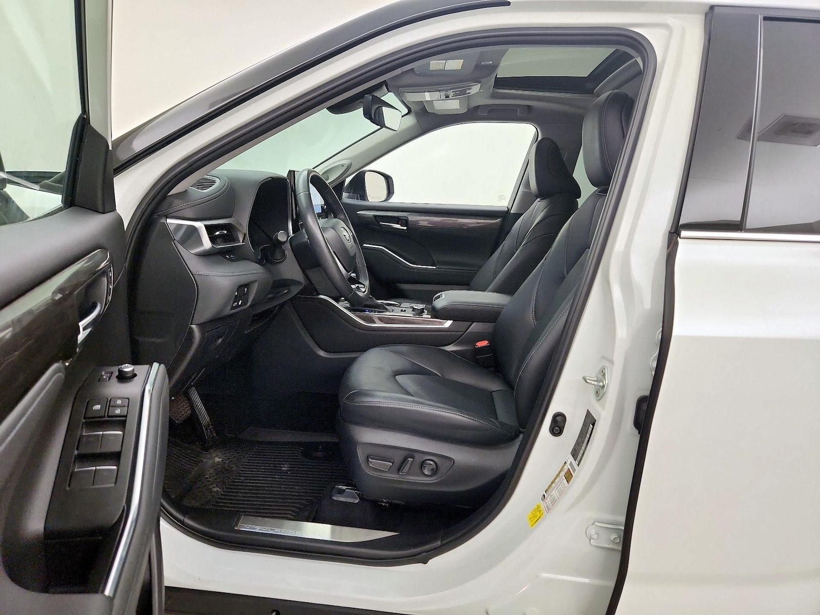 2024 Toyota Highlander Limited - Photo 12