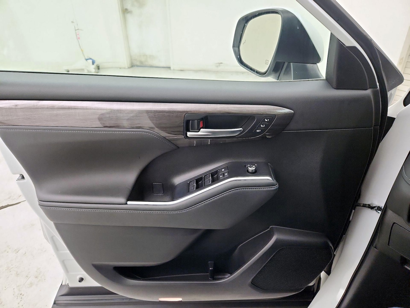 2024 Toyota Highlander Limited - Photo 13
