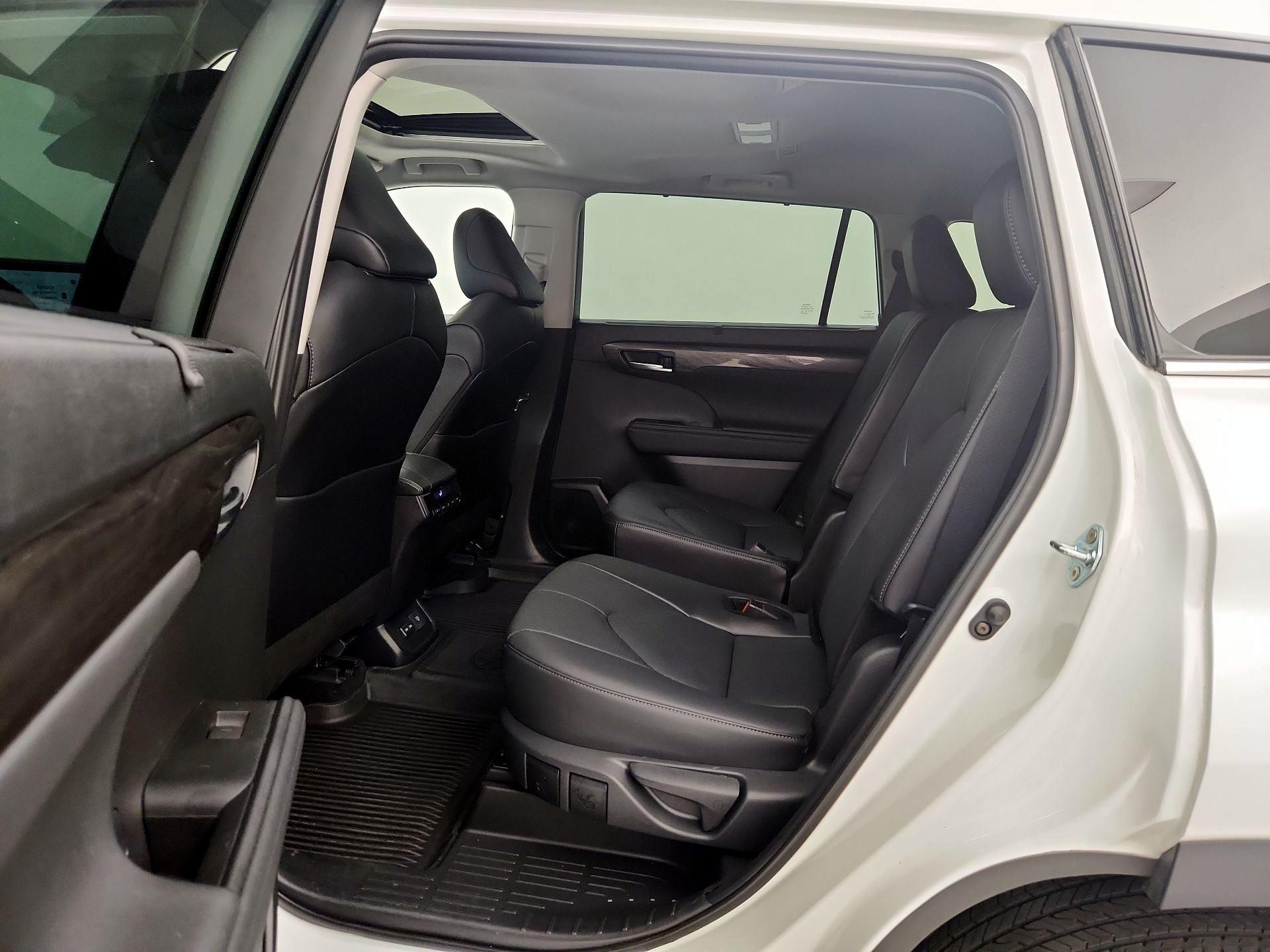Thumbnail: 2024 Toyota Highlander - 20