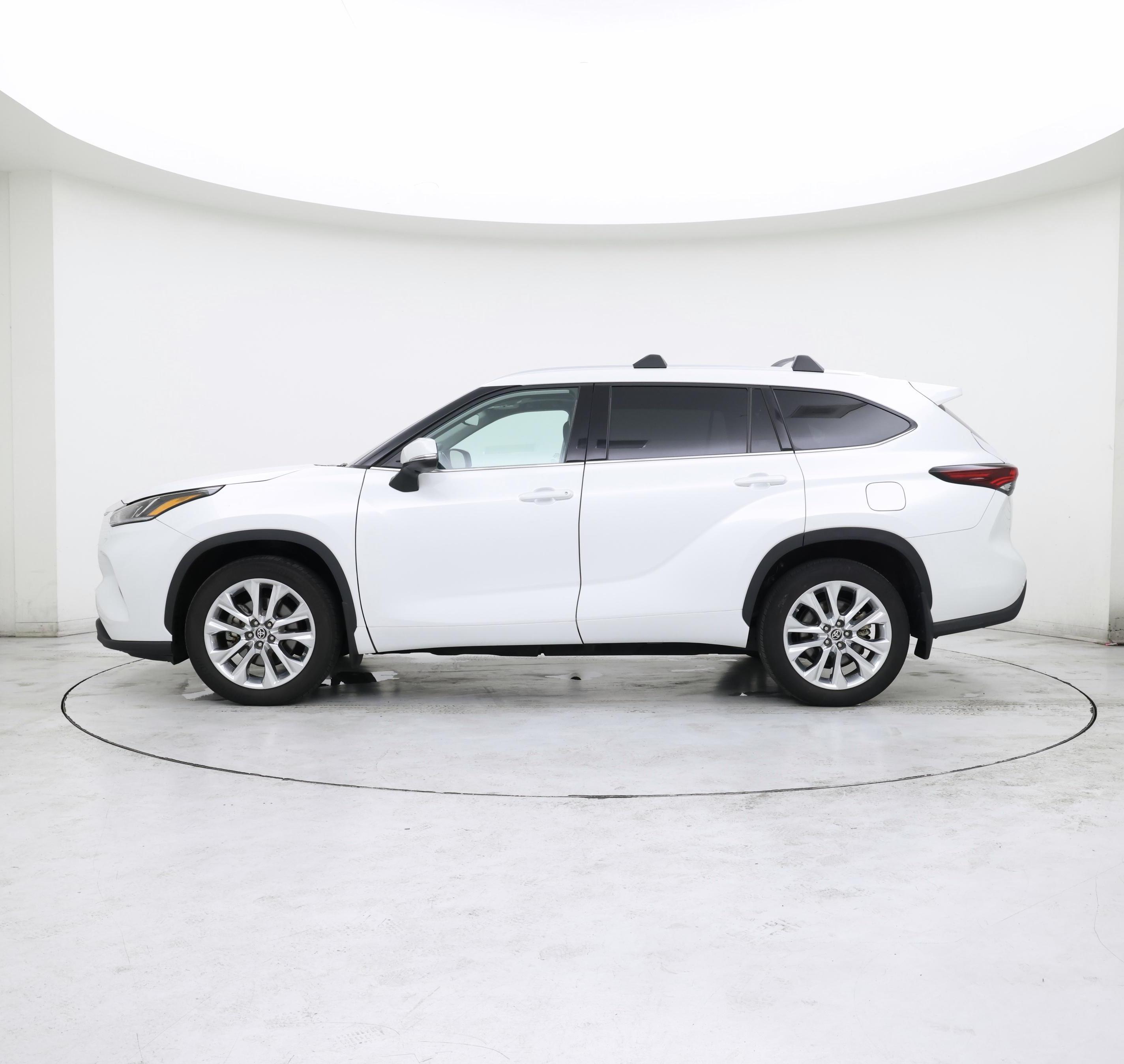 Thumbnail: 2024 Toyota Highlander - 3