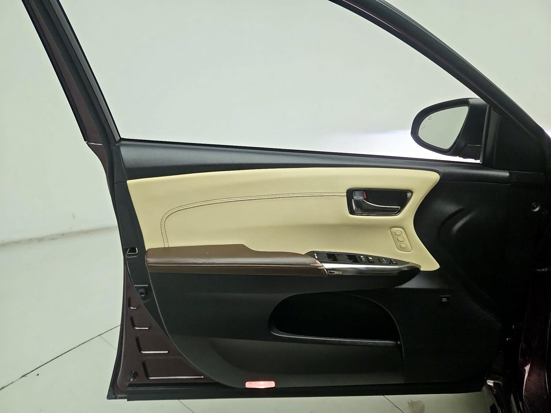 Thumbnail: 2015 Toyota Avalon - 12