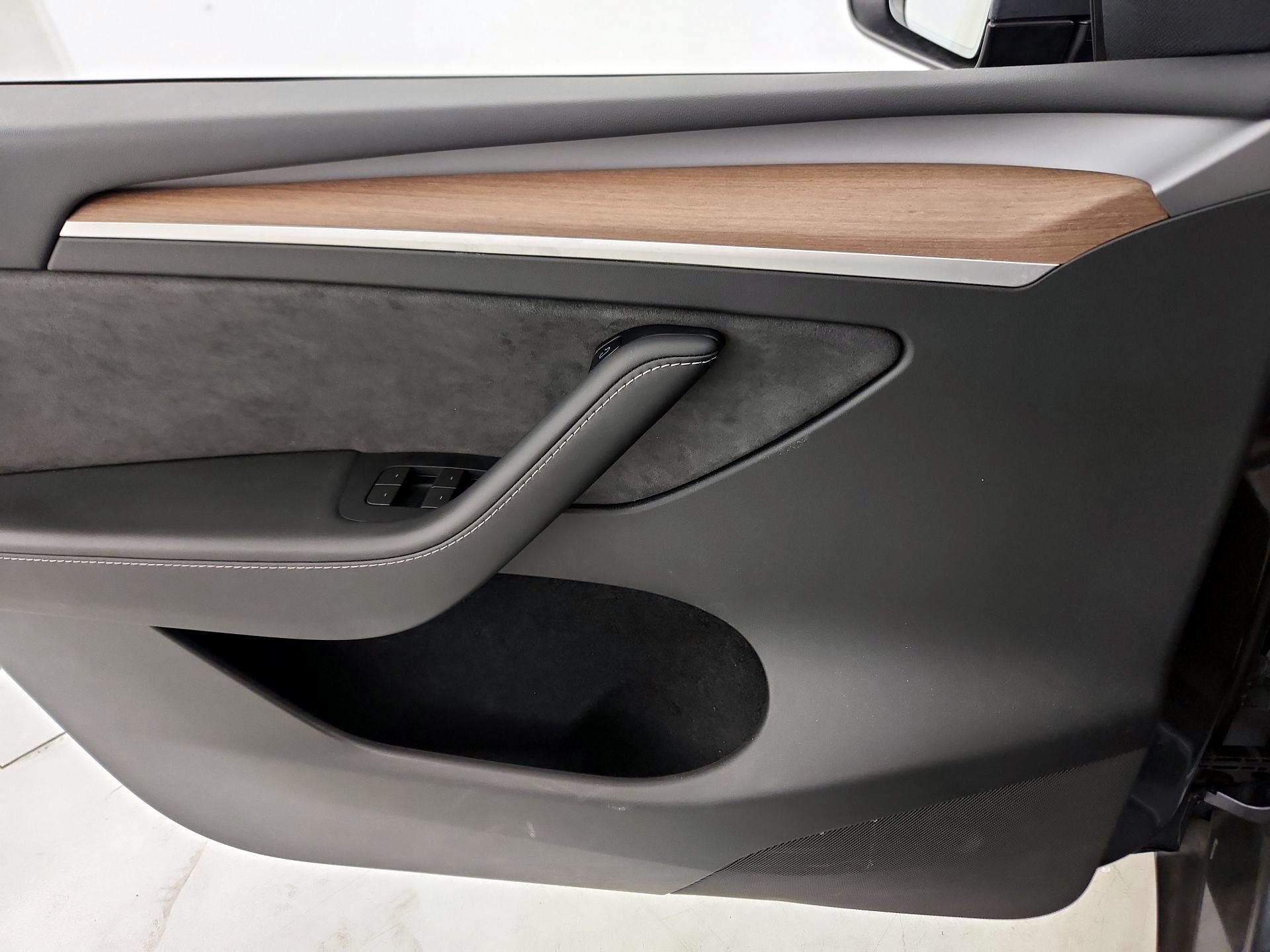 Thumbnail: 2023 Tesla Model Y - 12