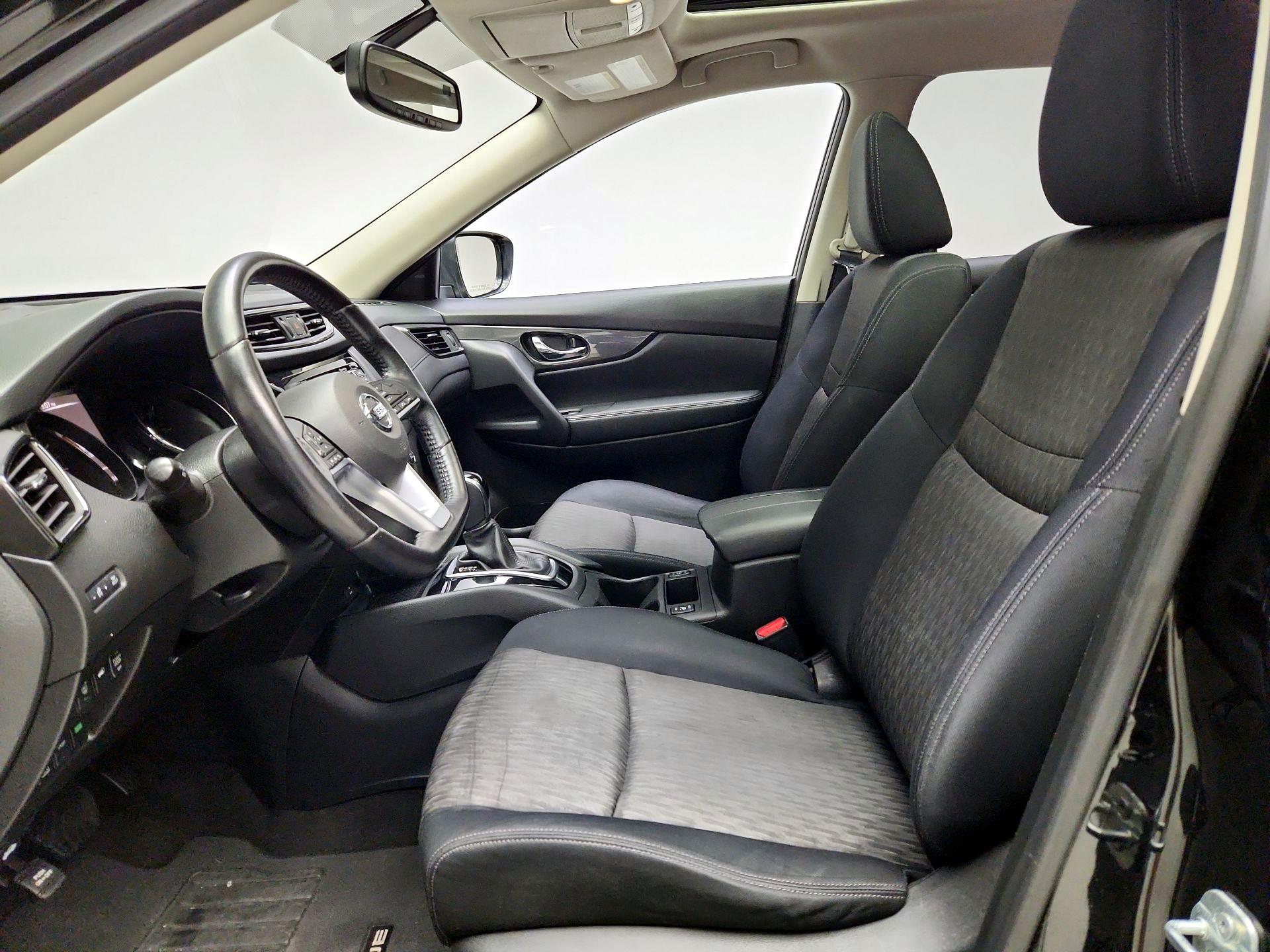 Thumbnail: 2017 Nissan Rogue - 9