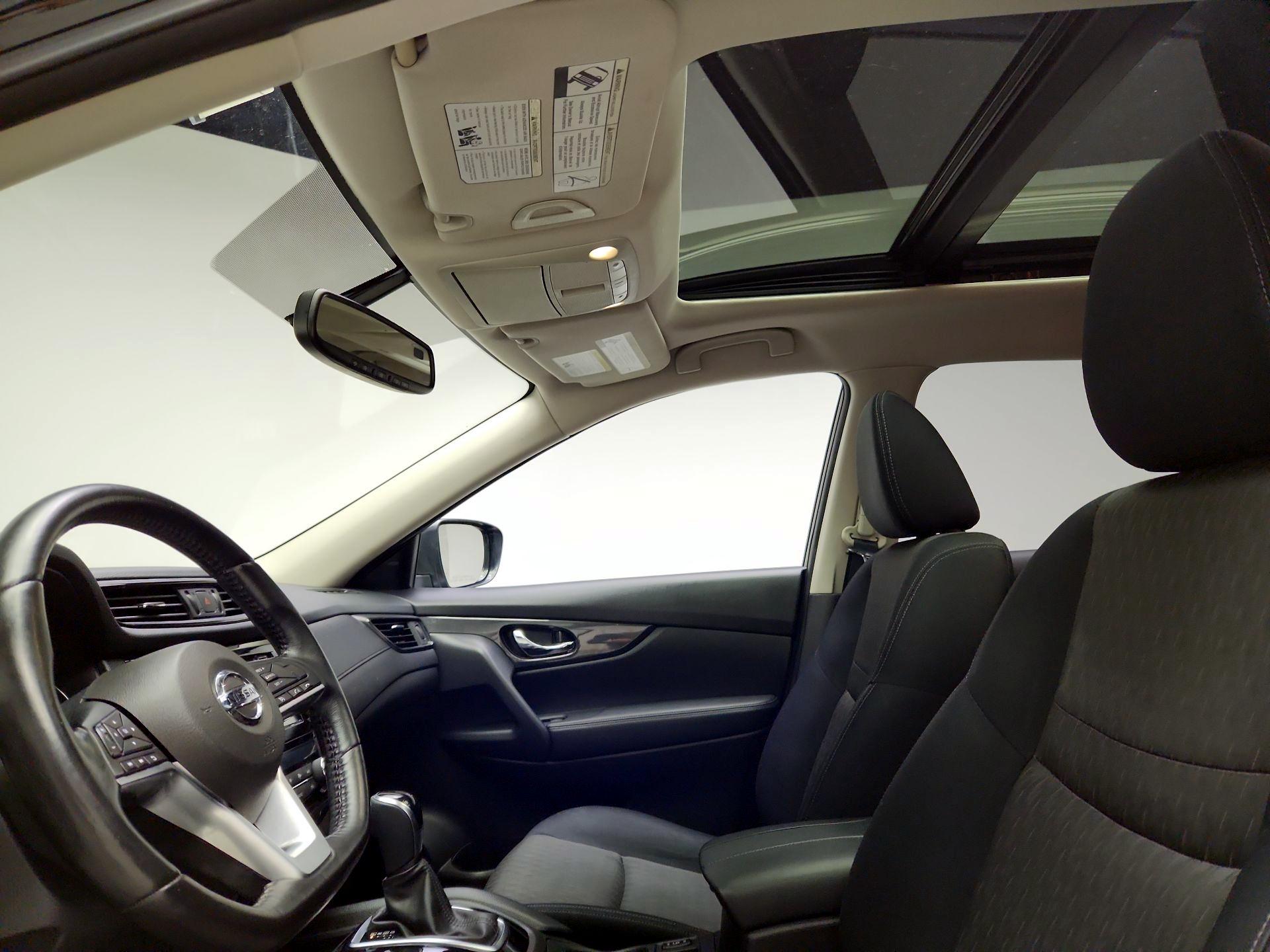 Thumbnail: 2017 Nissan Rogue - 18