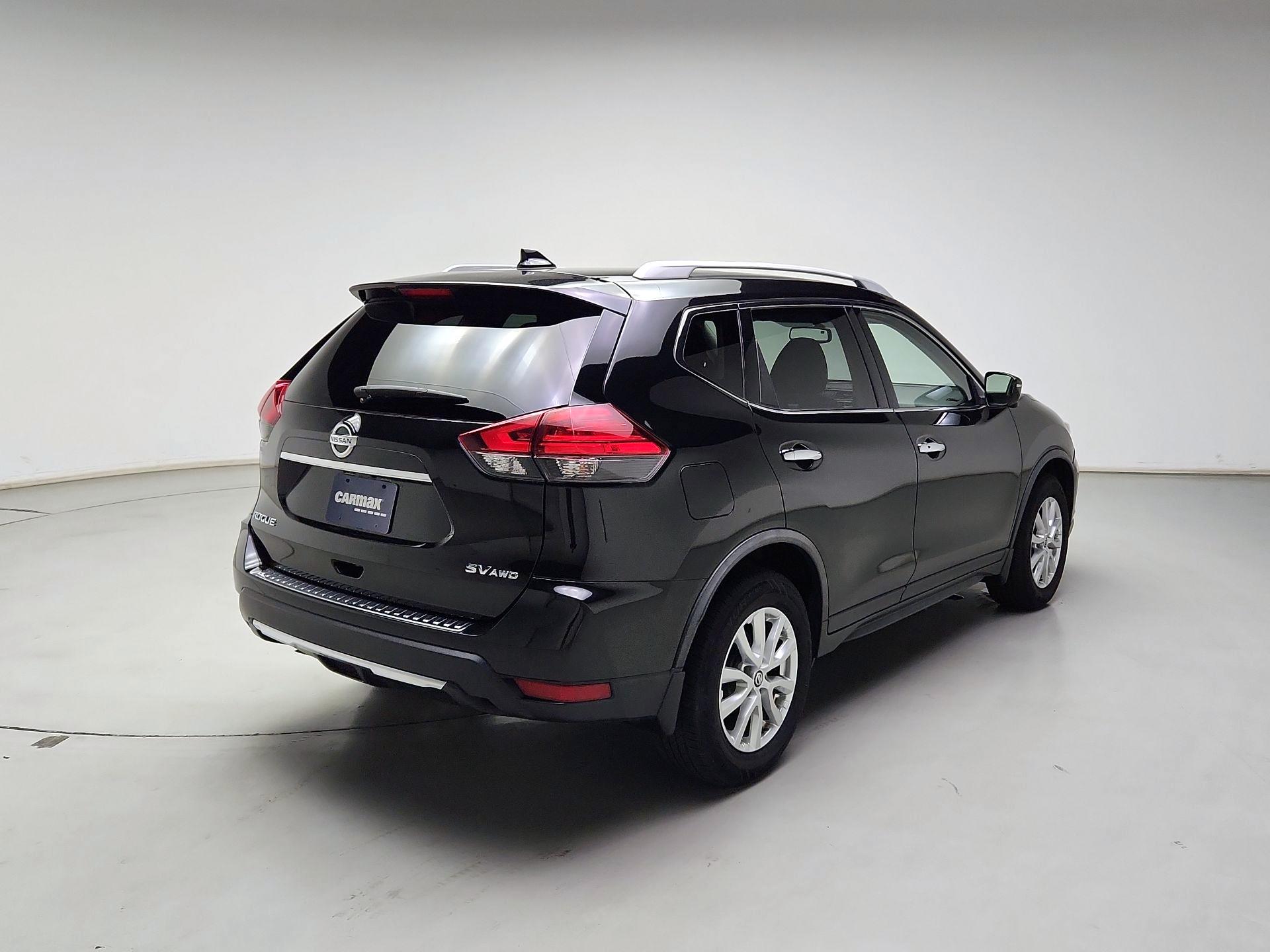 Thumbnail: 2017 Nissan Rogue - 5