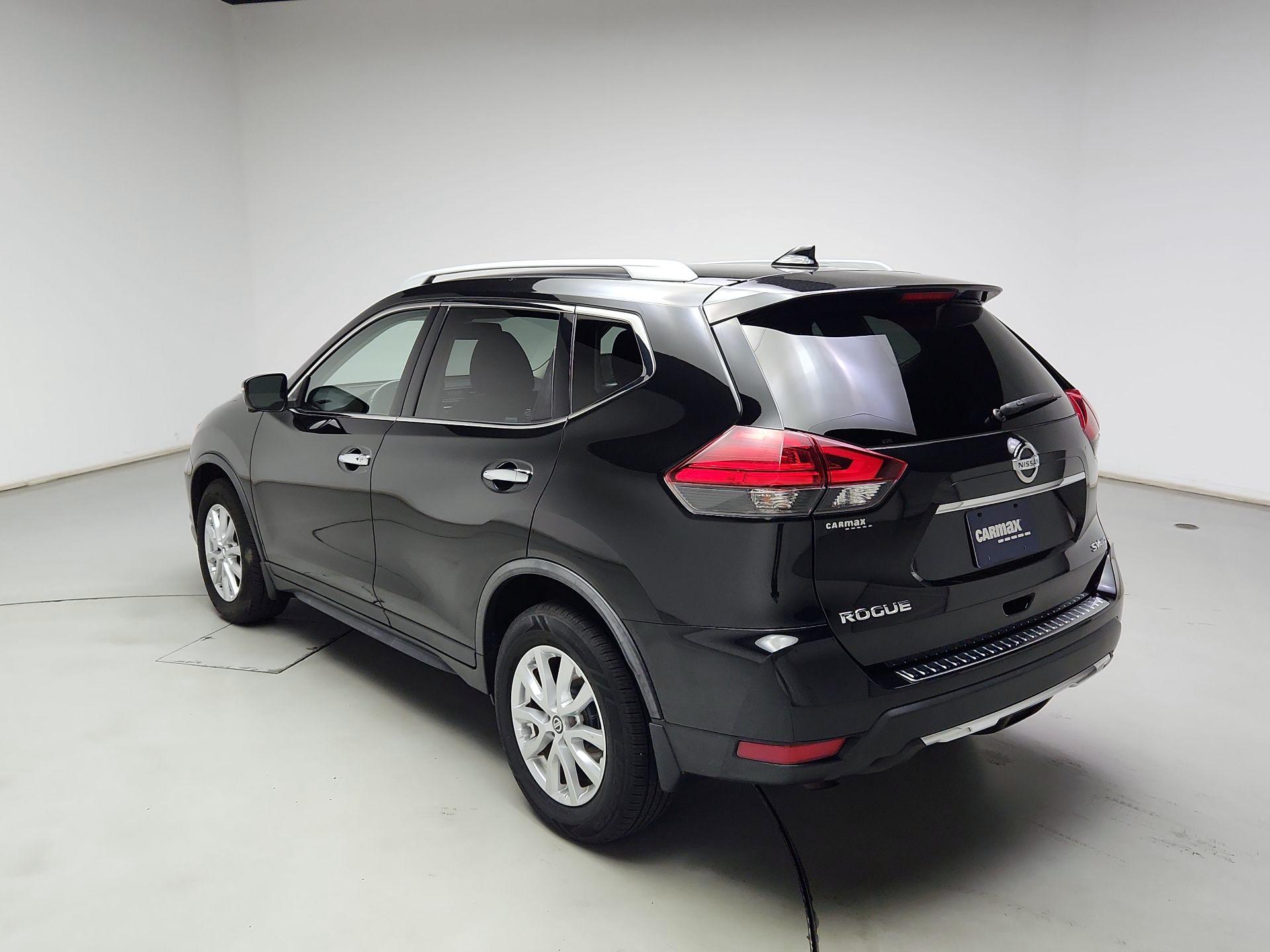Thumbnail: 2017 Nissan Rogue - 7