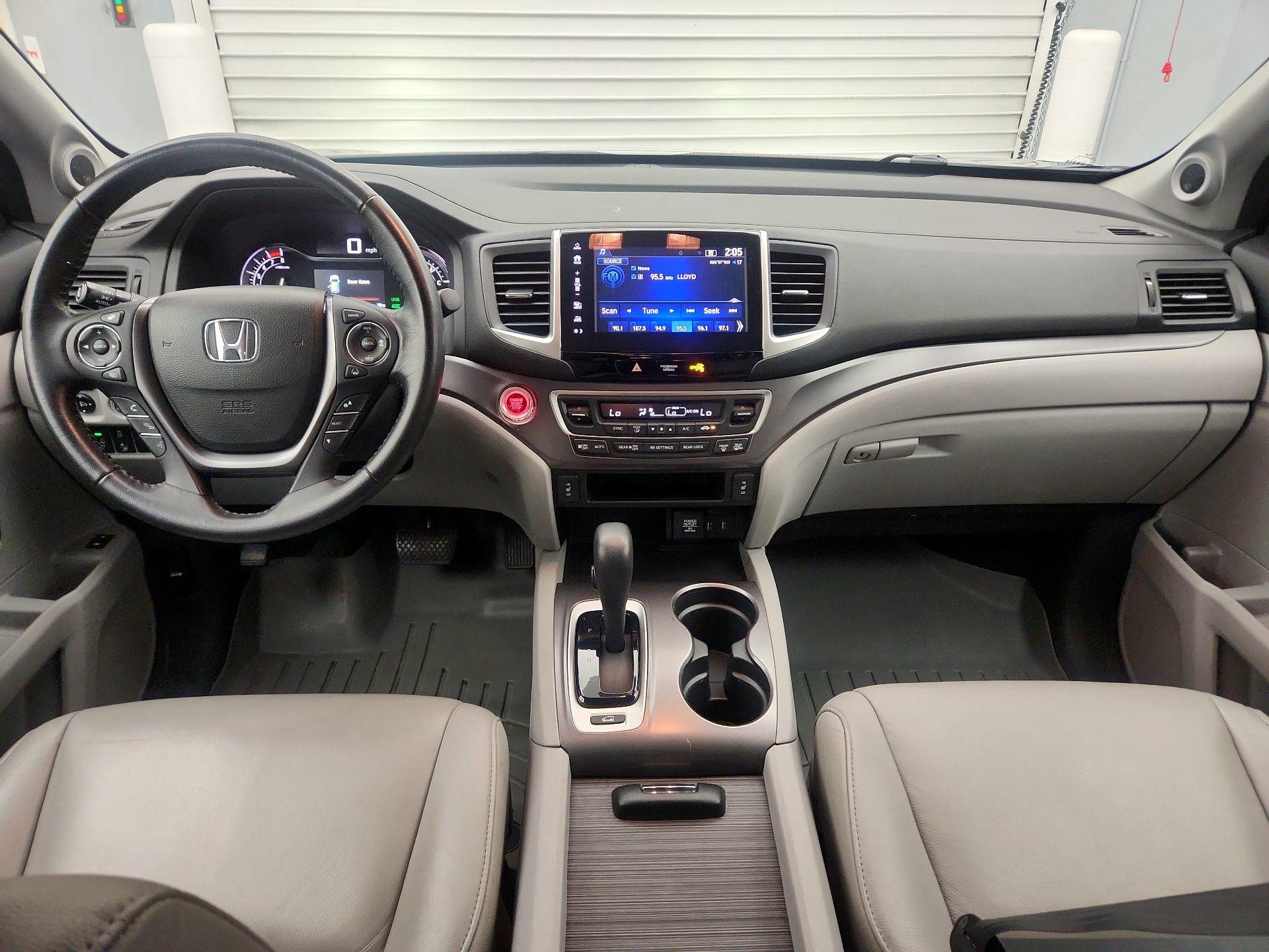 Thumbnail: 2017 Honda Pilot - 9