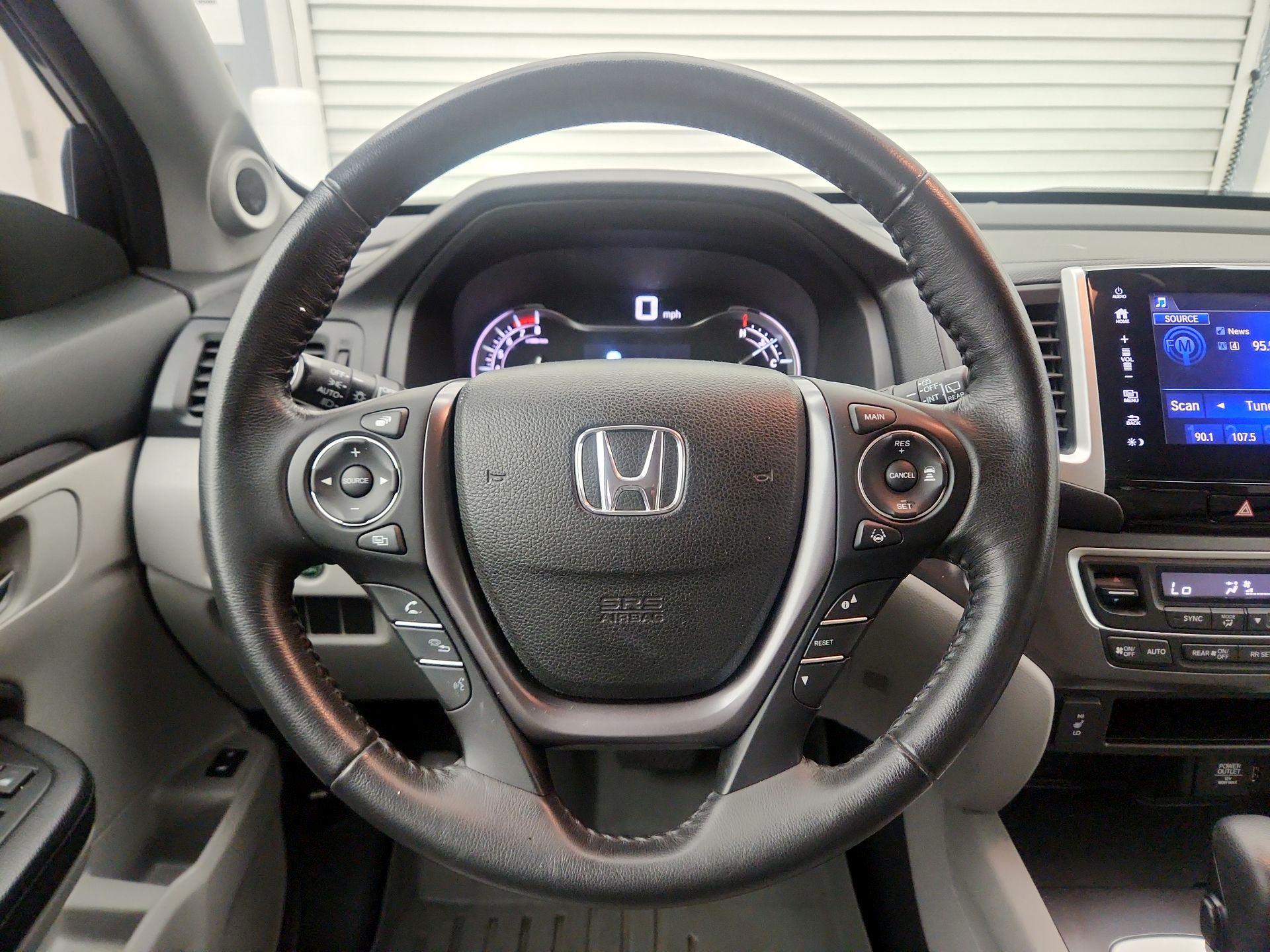 Thumbnail: 2017 Honda Pilot - 10