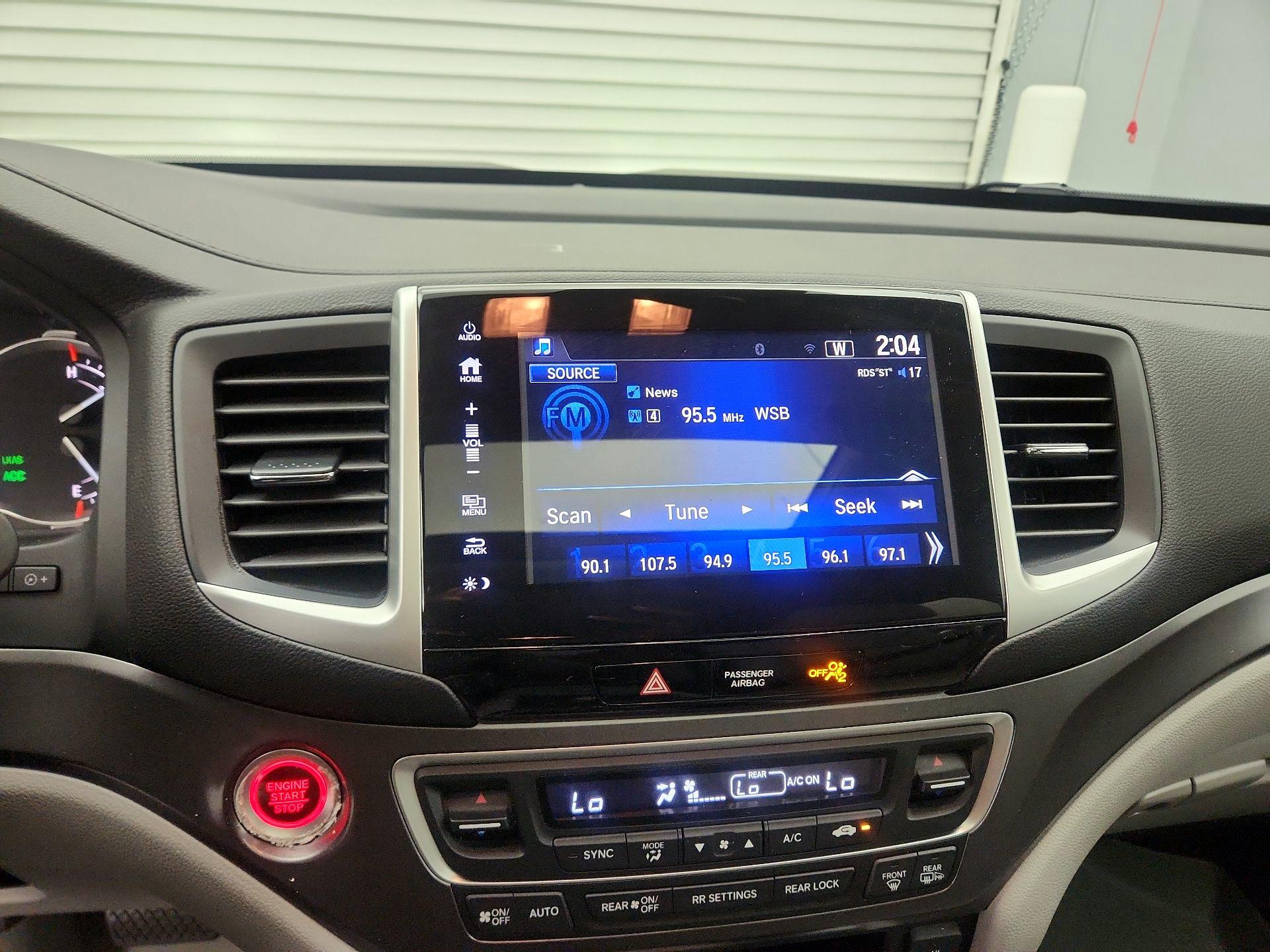 Thumbnail: 2017 Honda Pilot - 15