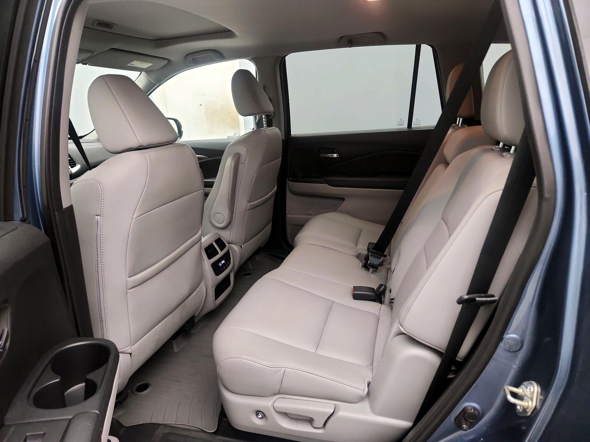 Thumbnail: 2017 Honda Pilot - 20