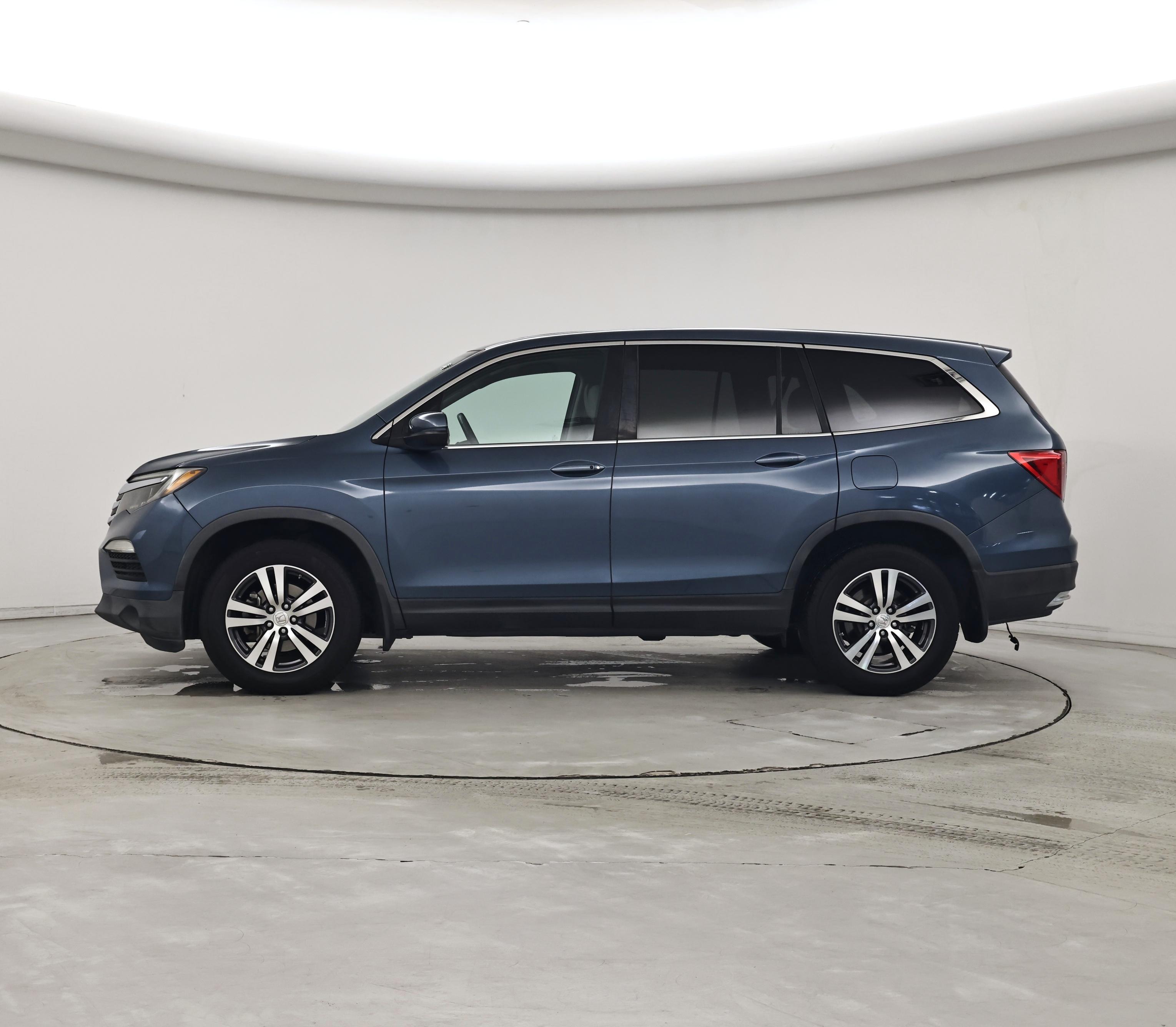 Thumbnail: 2017 Honda Pilot - 3