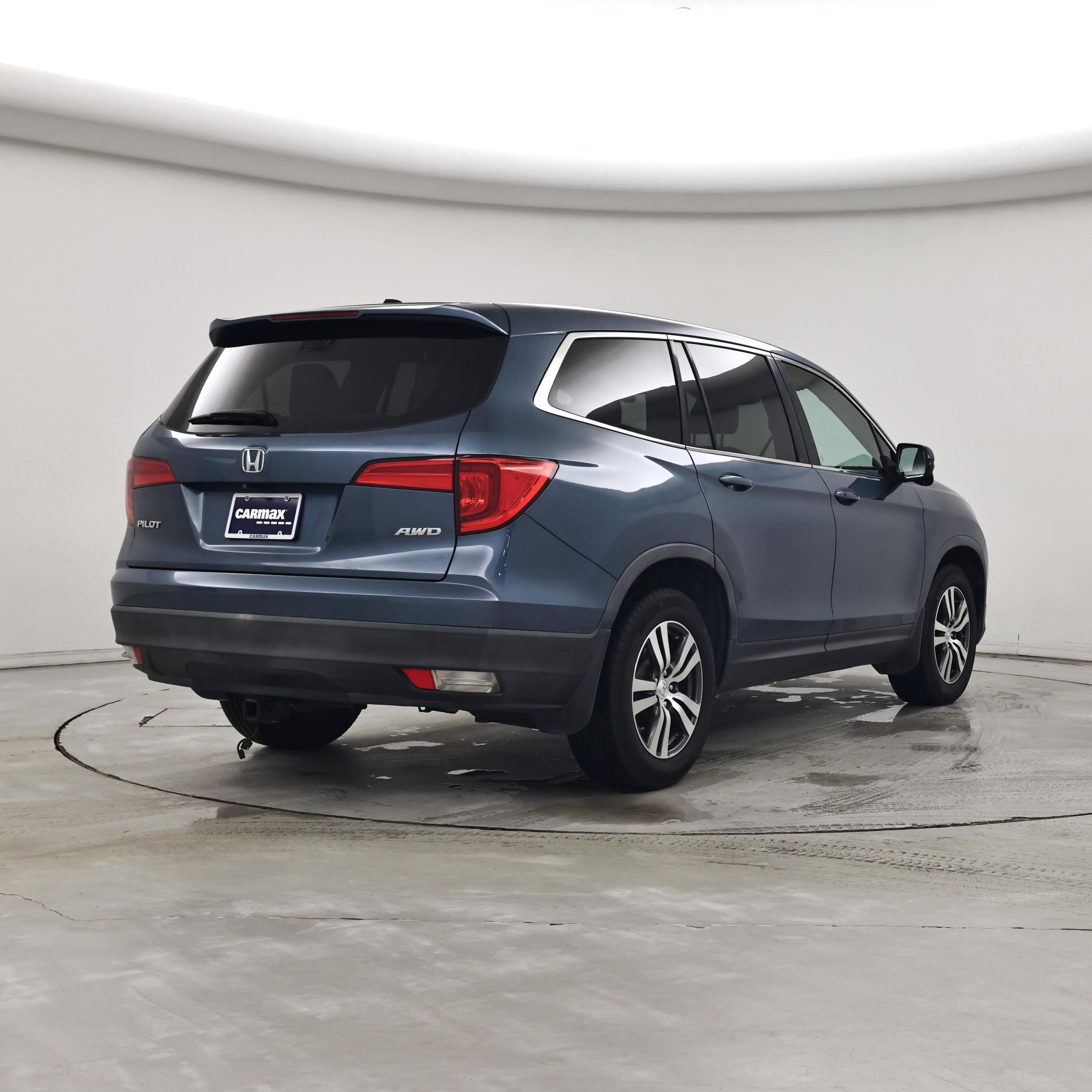 Thumbnail: 2017 Honda Pilot - 8