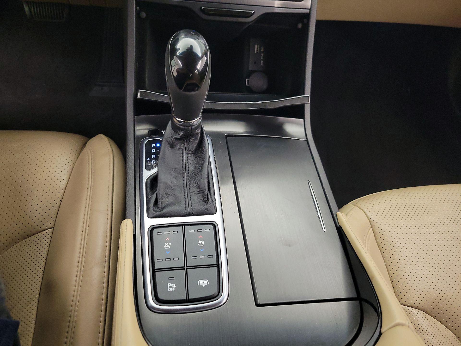 Thumbnail: 2015 Hyundai Azera - 17