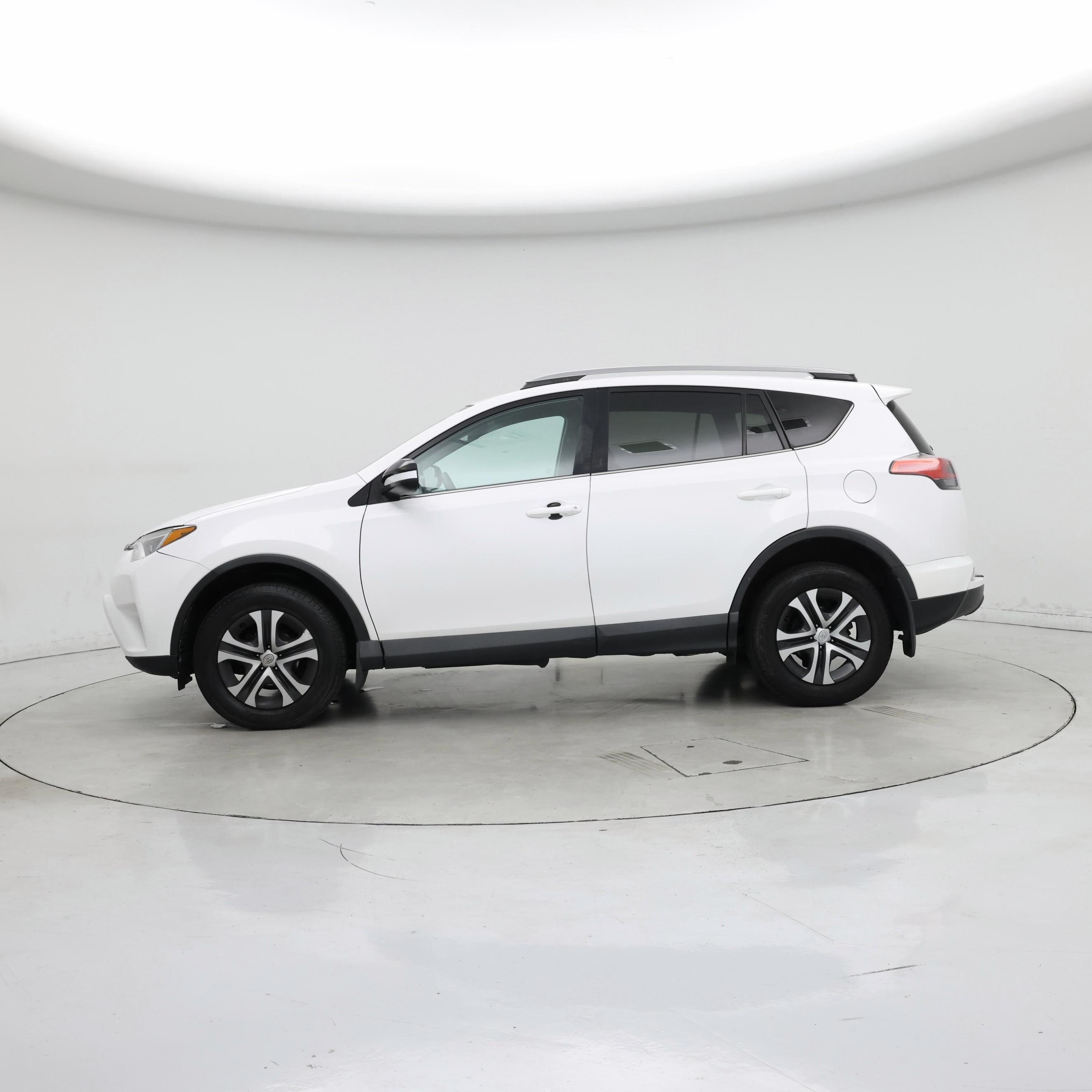 Thumbnail: 2017 Toyota RAV4 - 3
