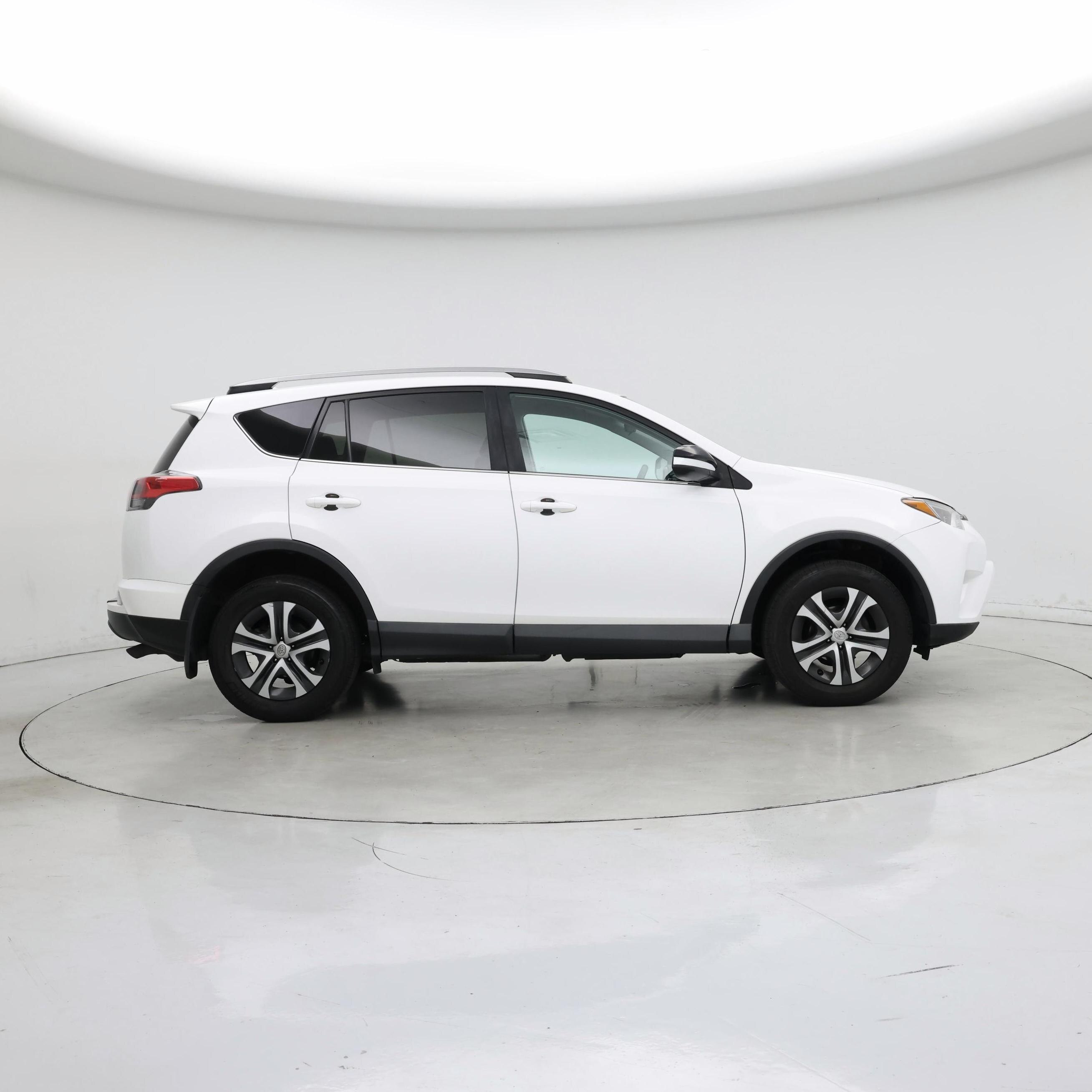 Thumbnail: 2017 Toyota RAV4 - 7