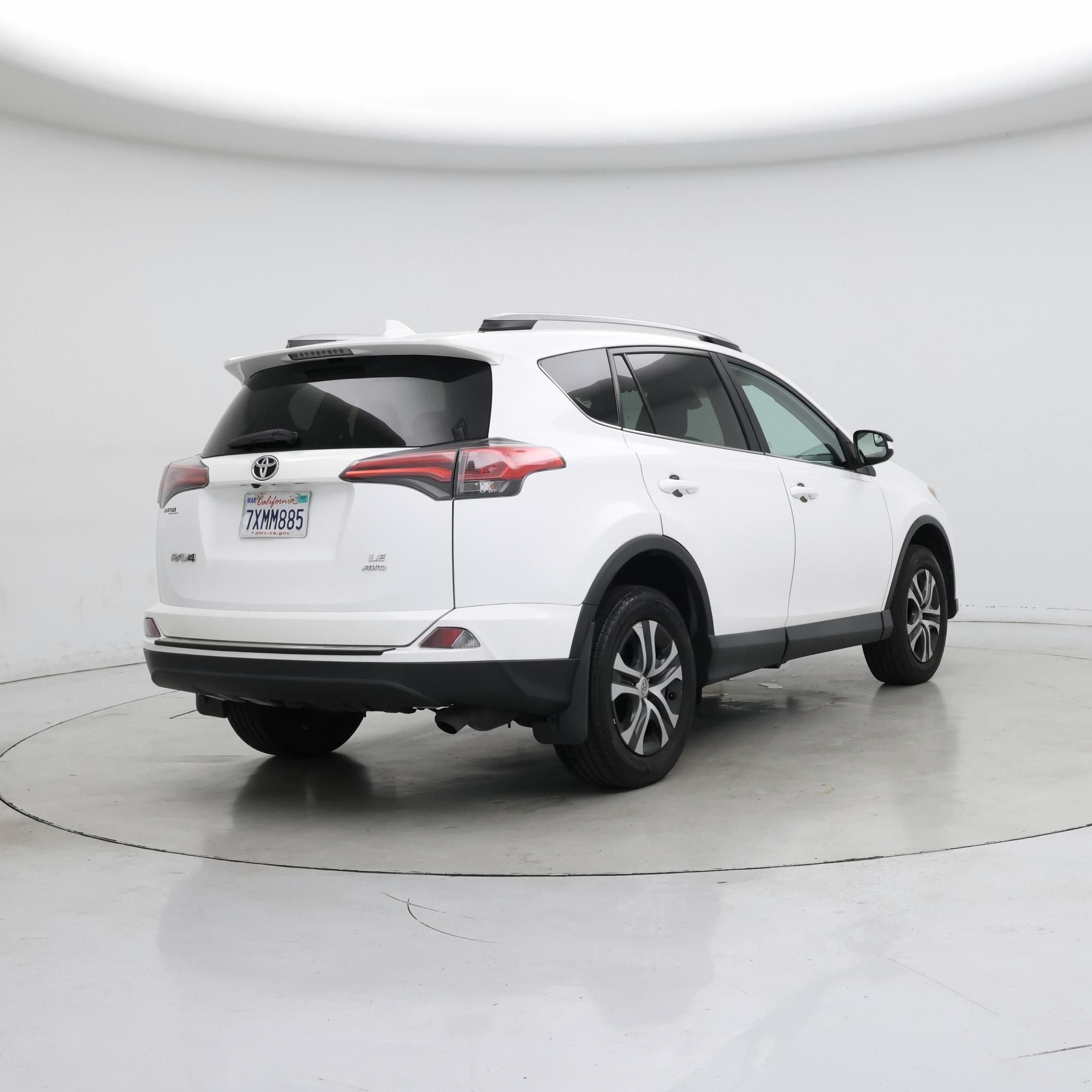 Thumbnail: 2017 Toyota RAV4 - 8