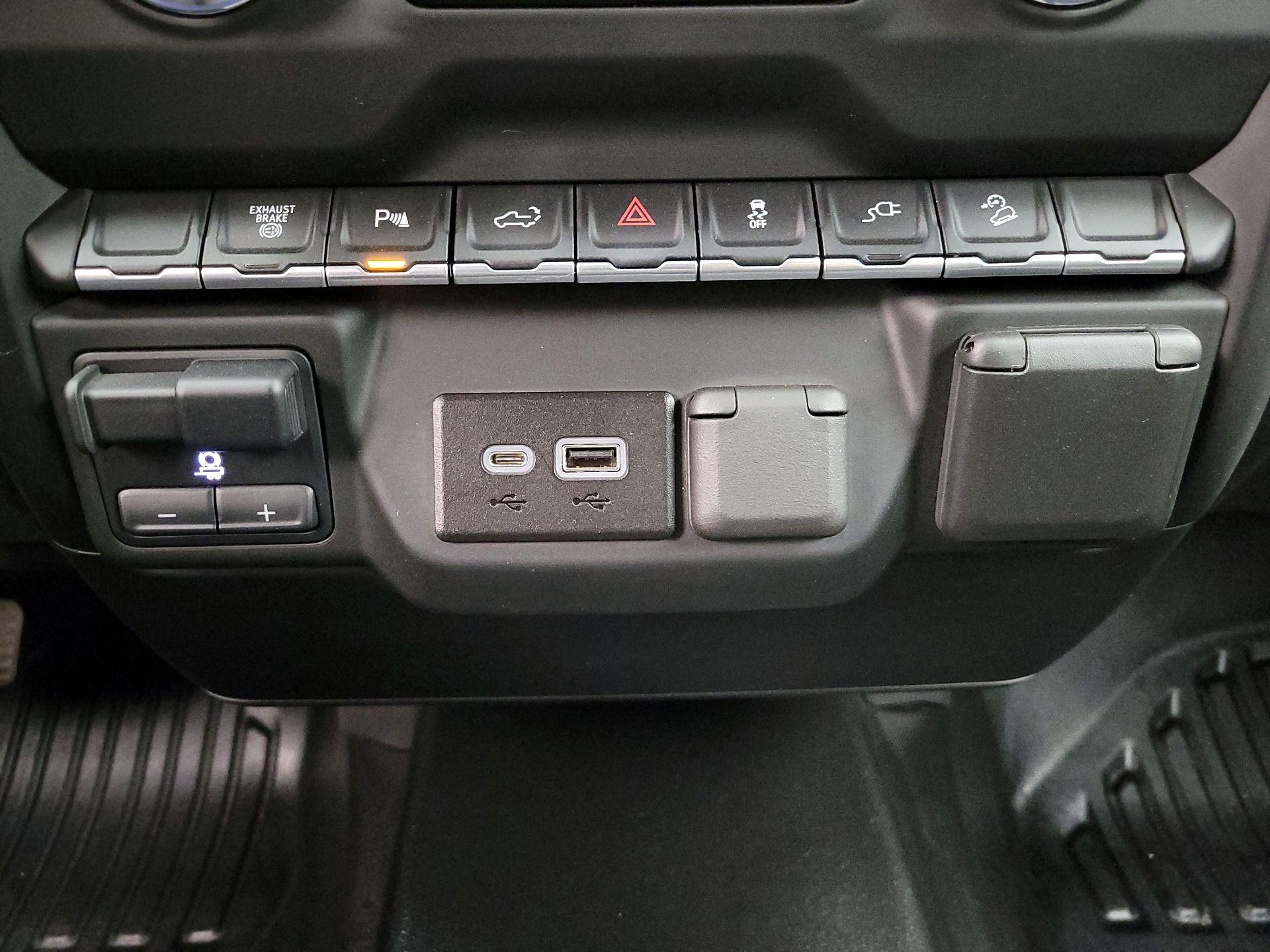Thumbnail: 2023 GMC Sierra 3500 - 18