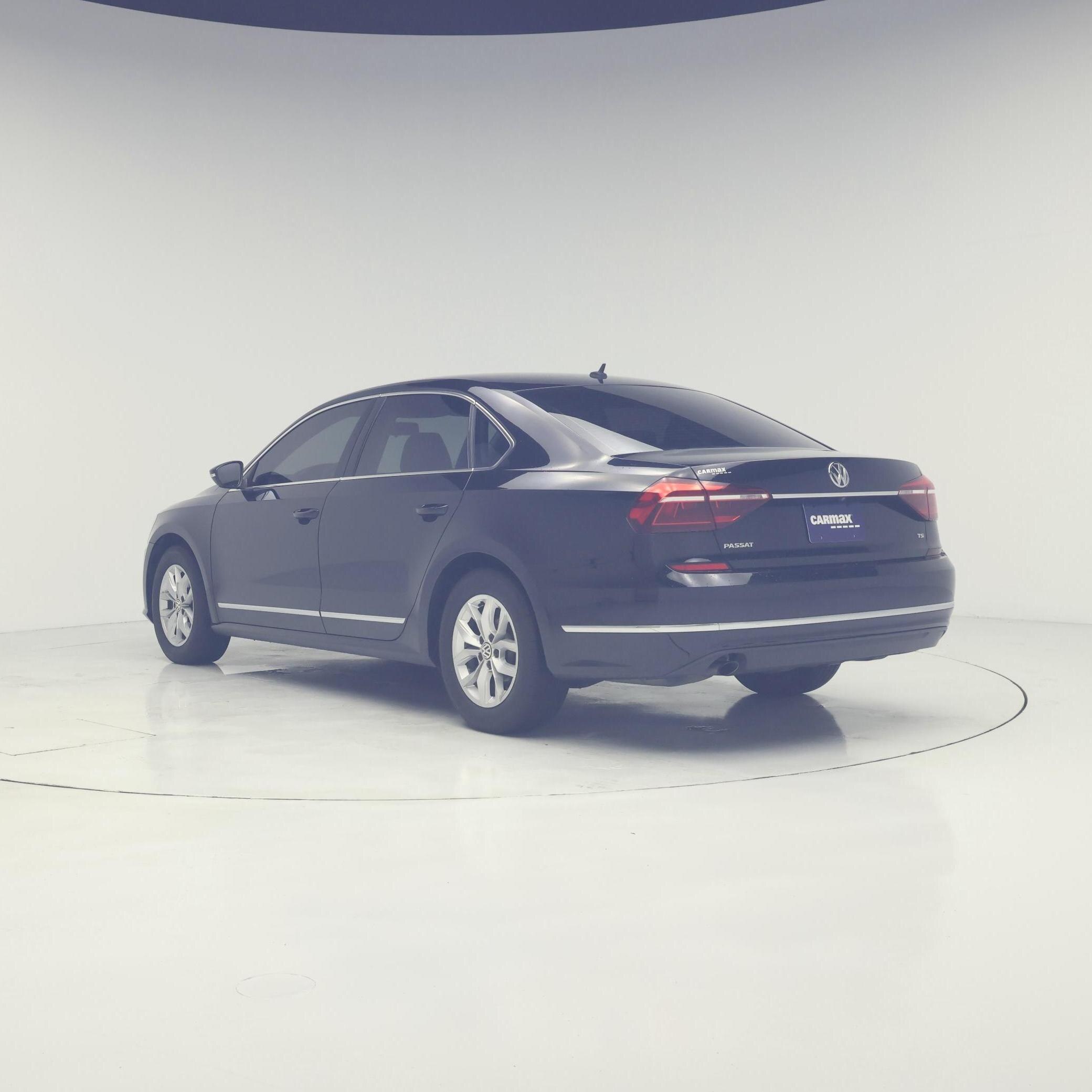 Thumbnail: 2017 Volkswagen Passat - 2