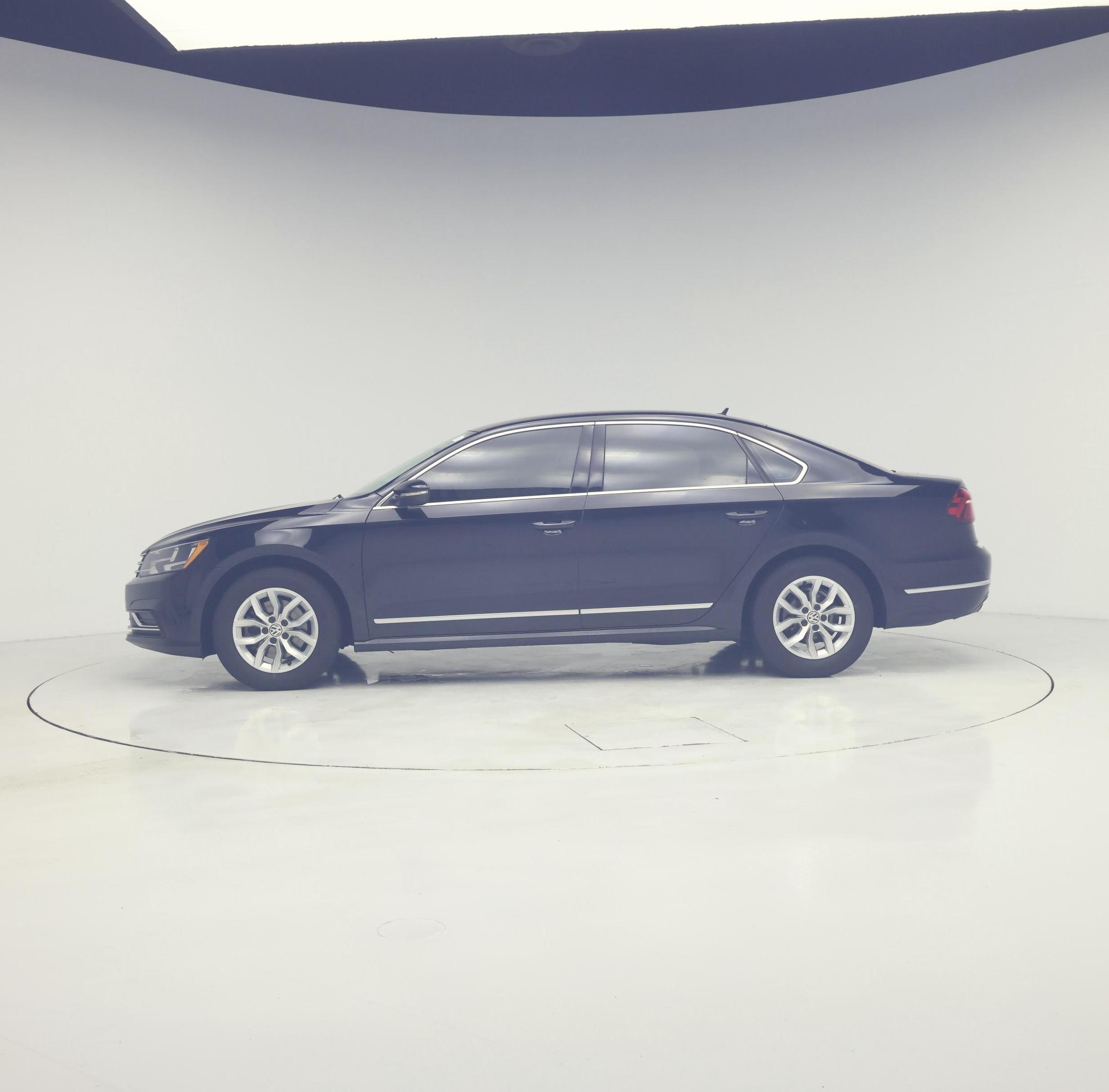 Thumbnail: 2017 Volkswagen Passat - 3