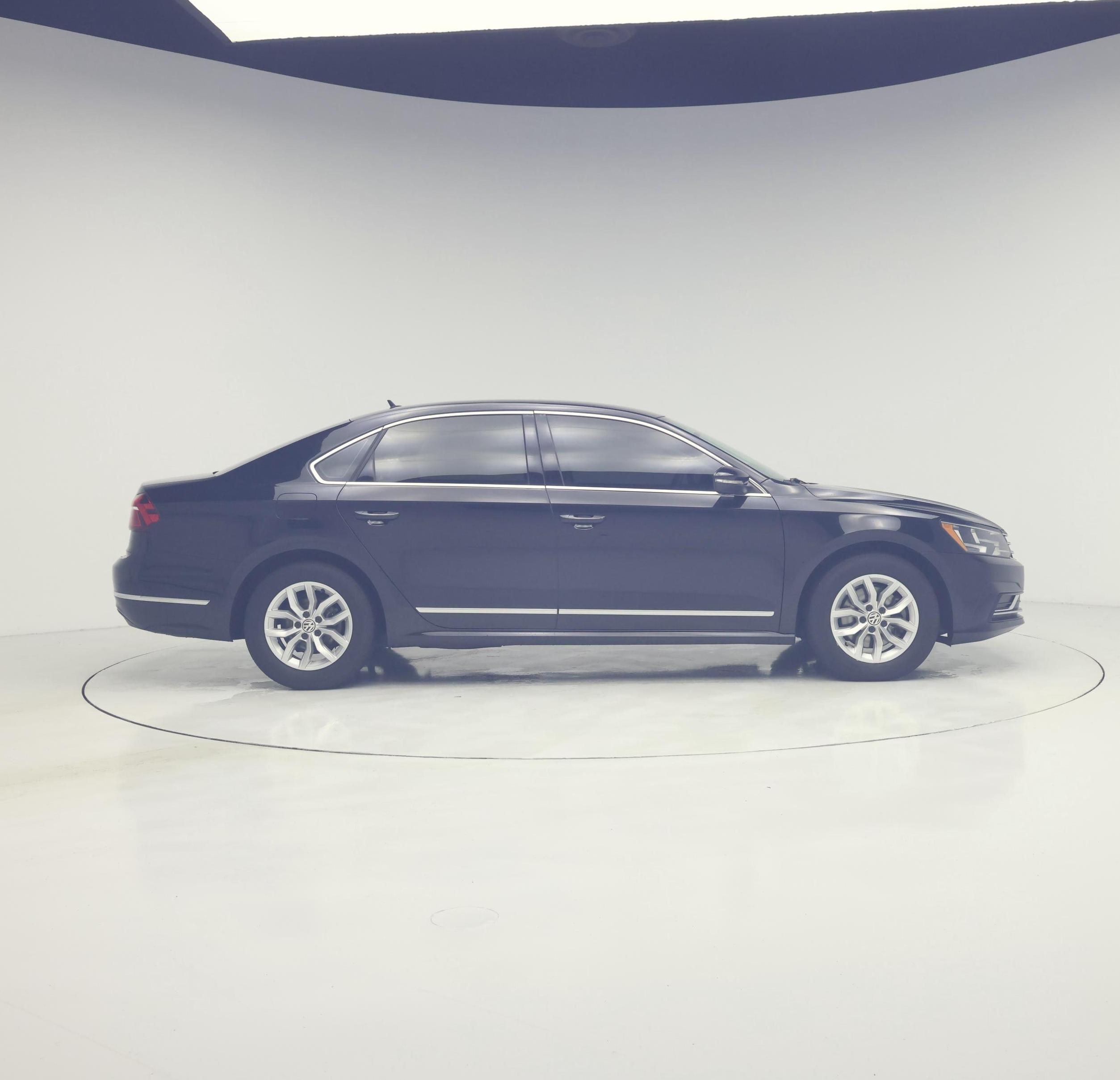 Thumbnail: 2017 Volkswagen Passat - 7