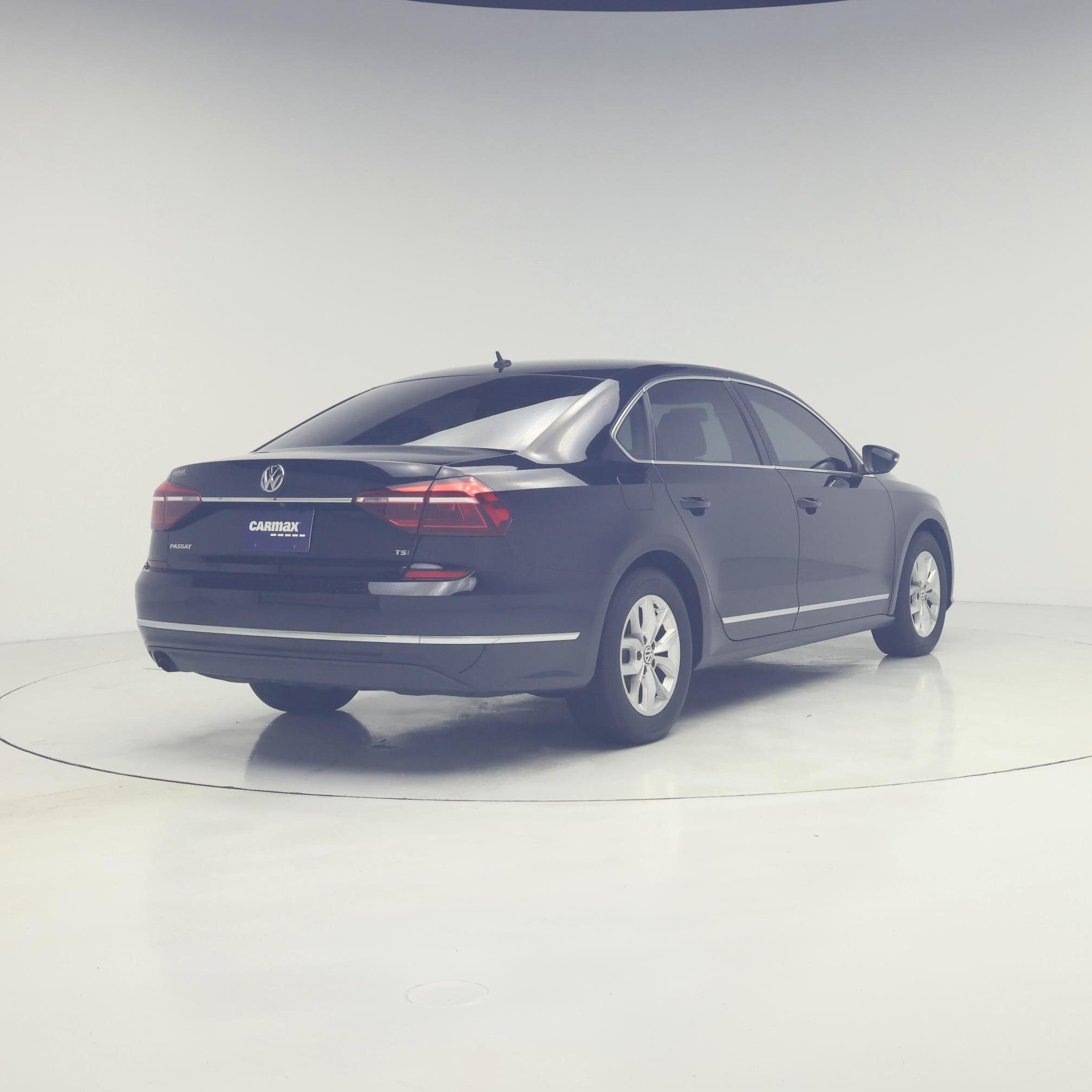 Thumbnail: 2017 Volkswagen Passat - 8