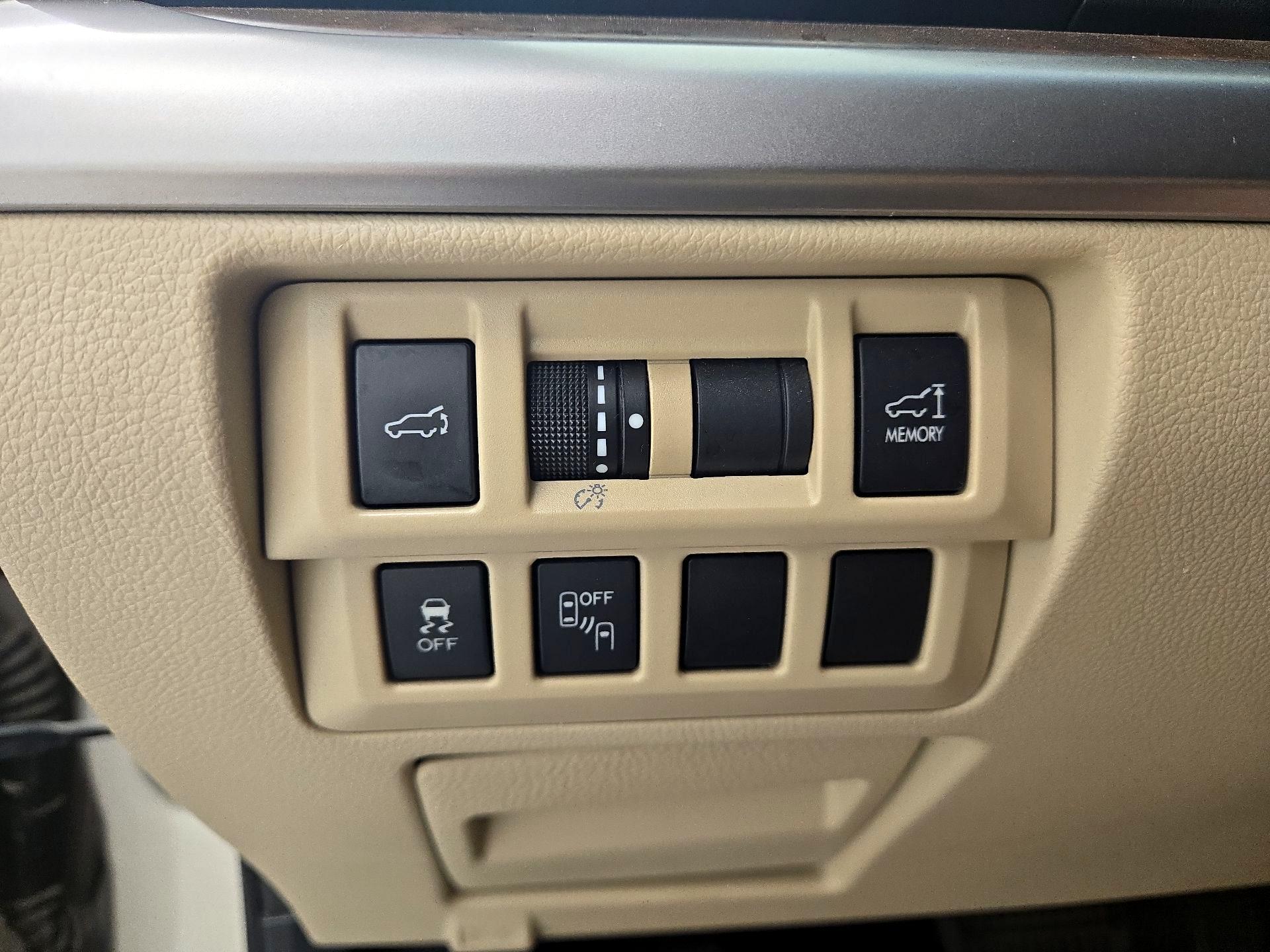 Thumbnail: 2015 Subaru Outback - 13