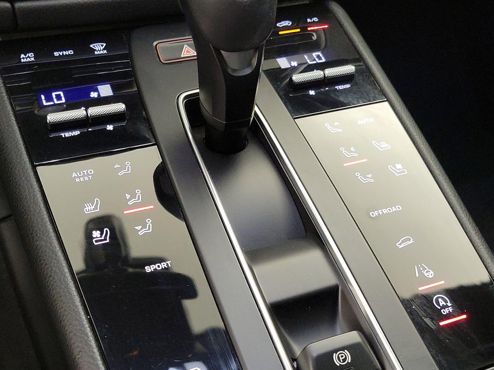 2022 Porsche Macan Base - Photo 18