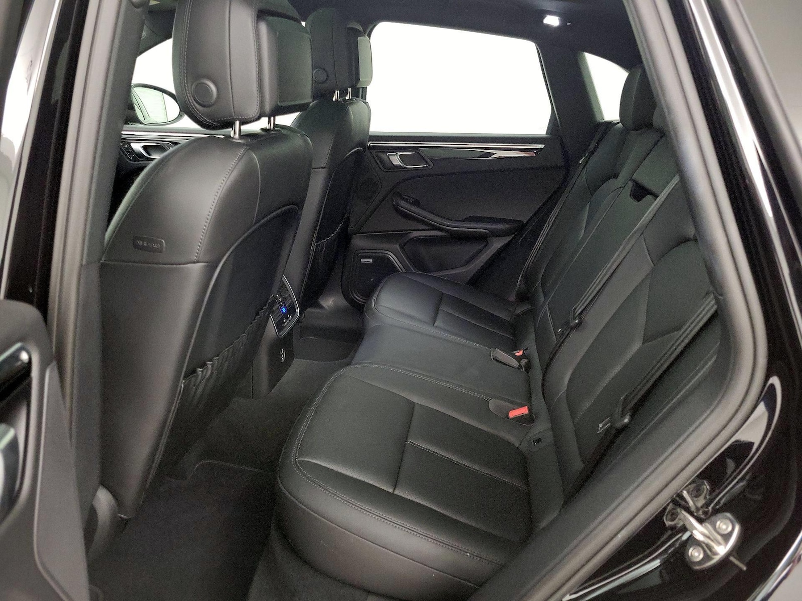 2022 Porsche Macan Base - Photo 21