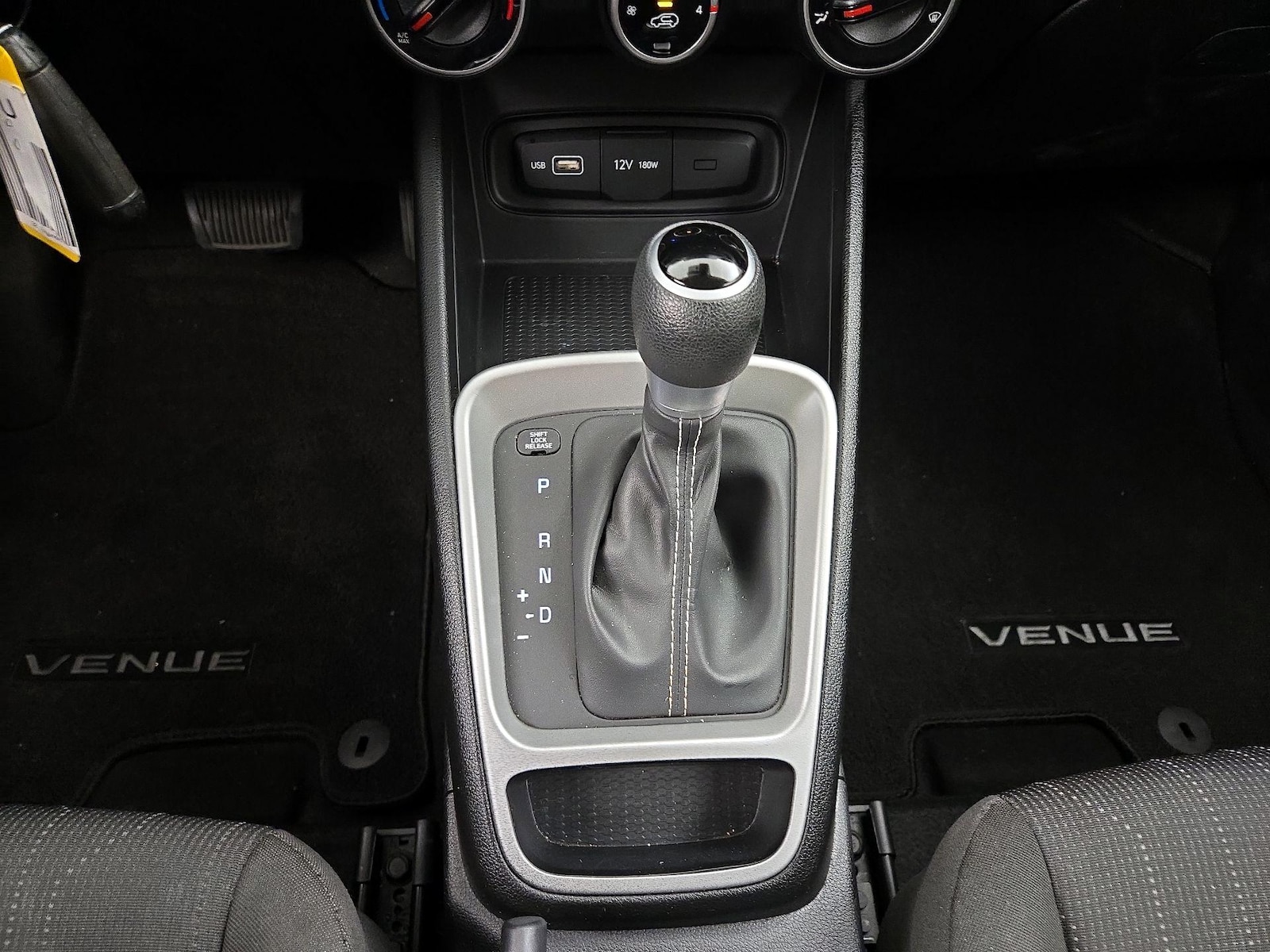 2022 Hyundai Venue SE - Photo 18