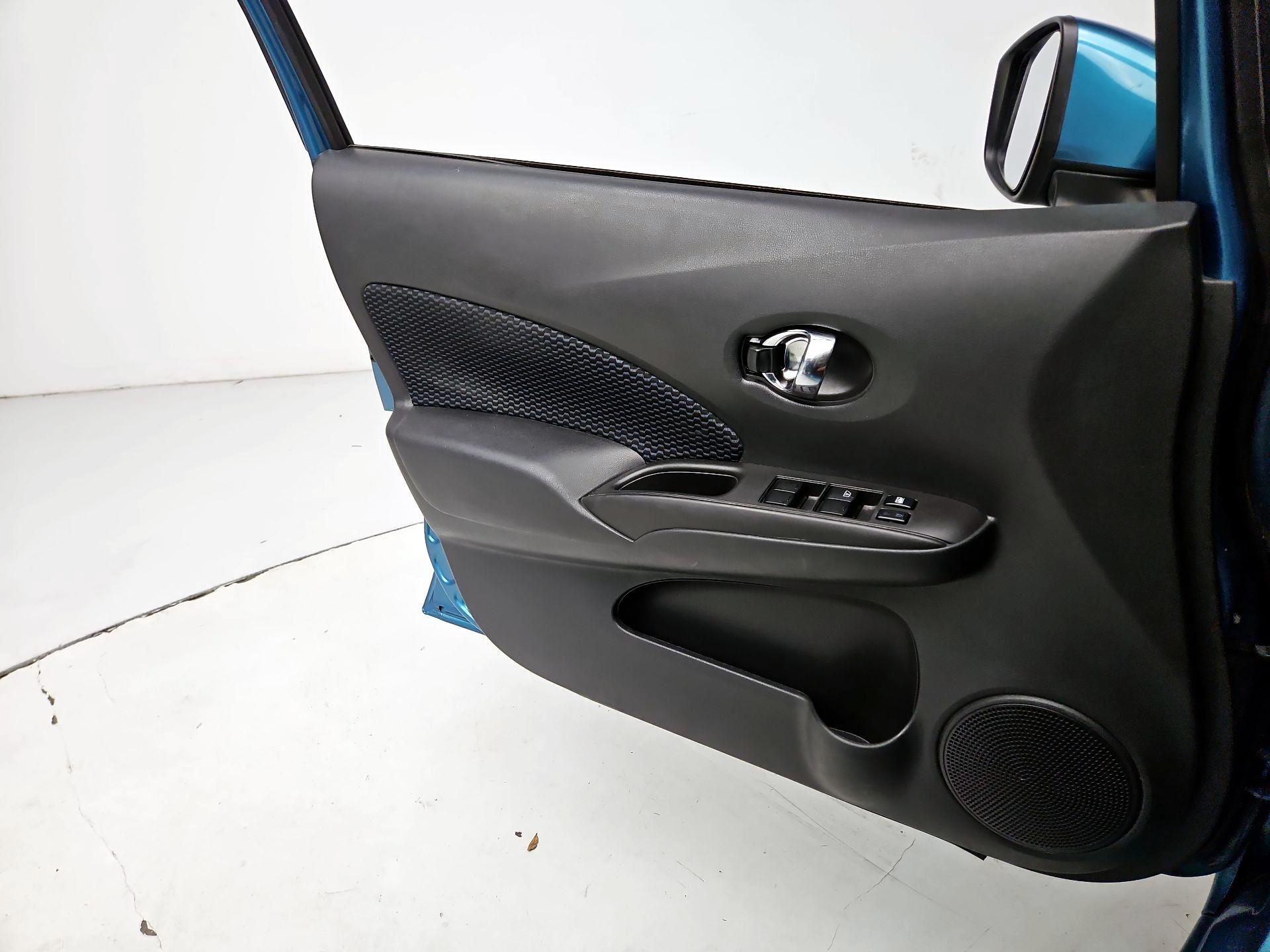Thumbnail: 2016 Nissan Versa Note - 12