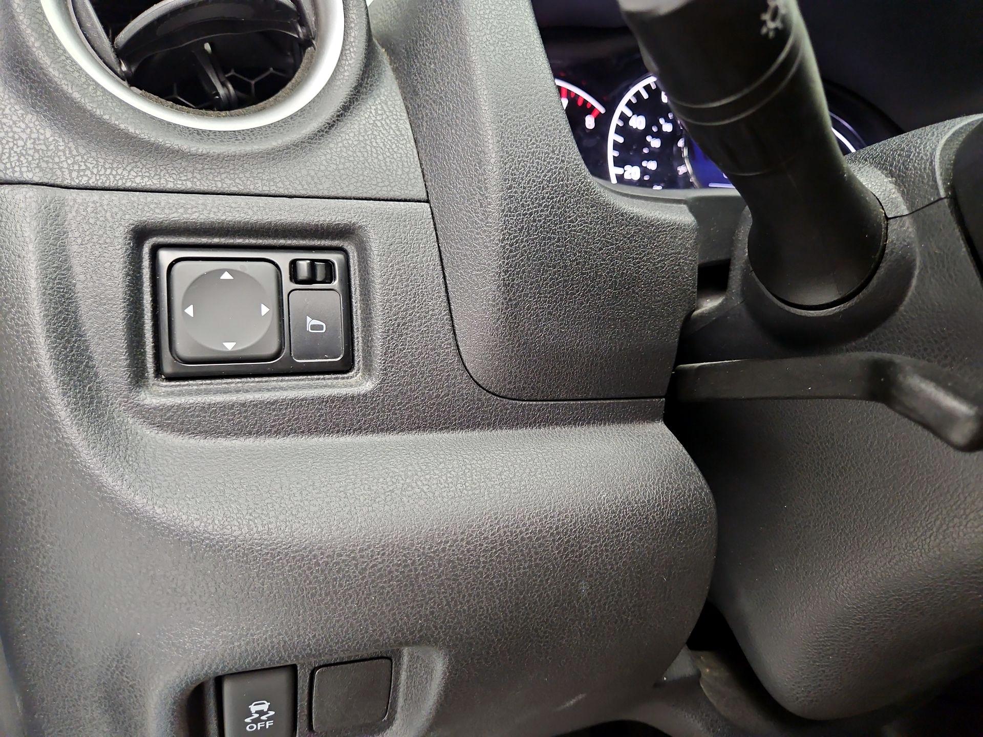 Thumbnail: 2016 Nissan Versa Note - 13
