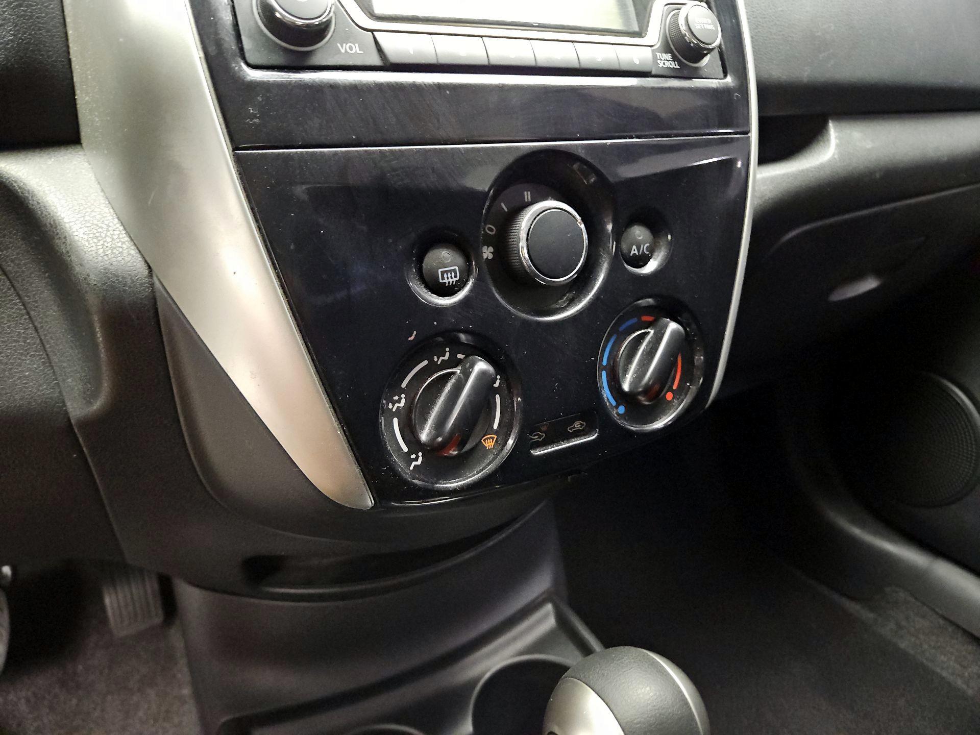 Thumbnail: 2016 Nissan Versa Note - 16